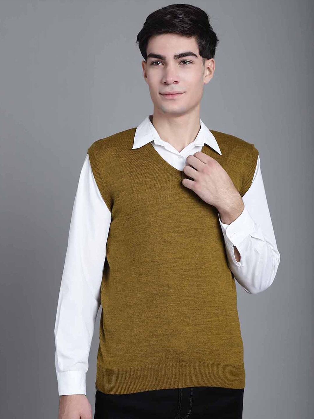 

VENITIAN V-Neck Sleeveless Sweater Vest, Mustard