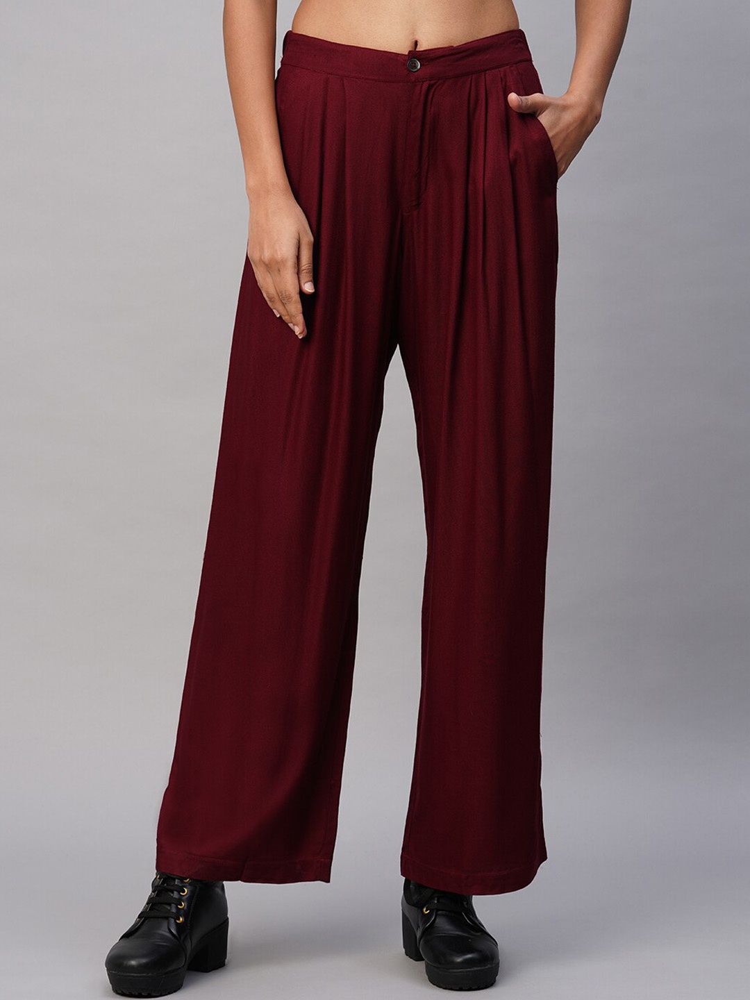 

Chemistry Women Pleated Trousers, Burgundy