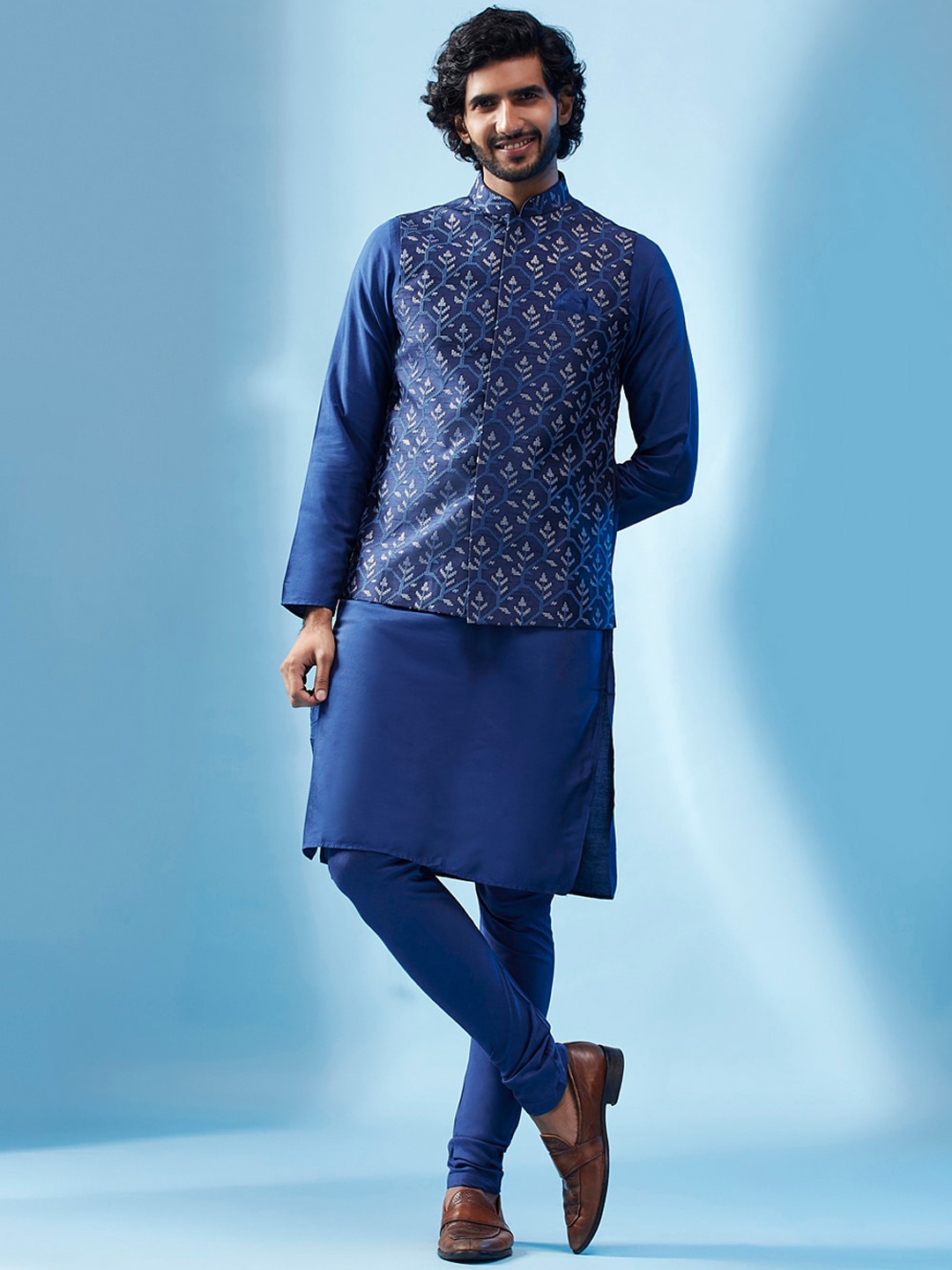 

KISAH Ethnic Motifs Embroidered Kurta & Trousers With Jacket, Navy blue