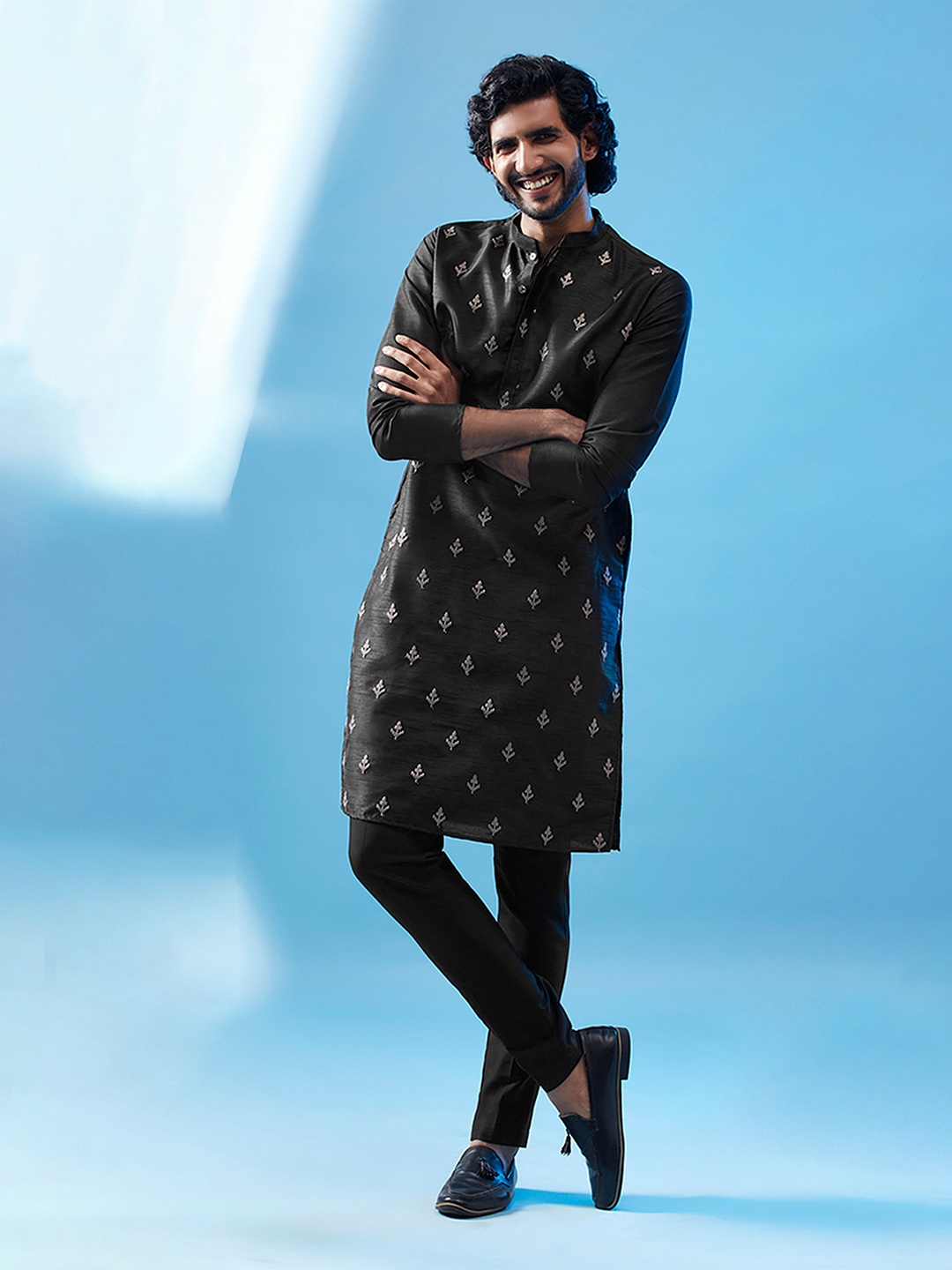 

KISAH Ethnic Motifs Embroidered Kurta With Trousers, Black