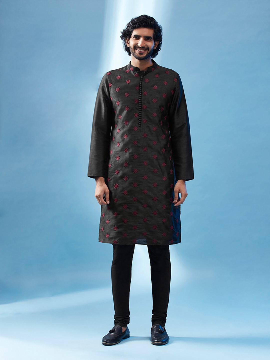 

KISAH Floral Embroidered Regular Kurta With Churidar, Black