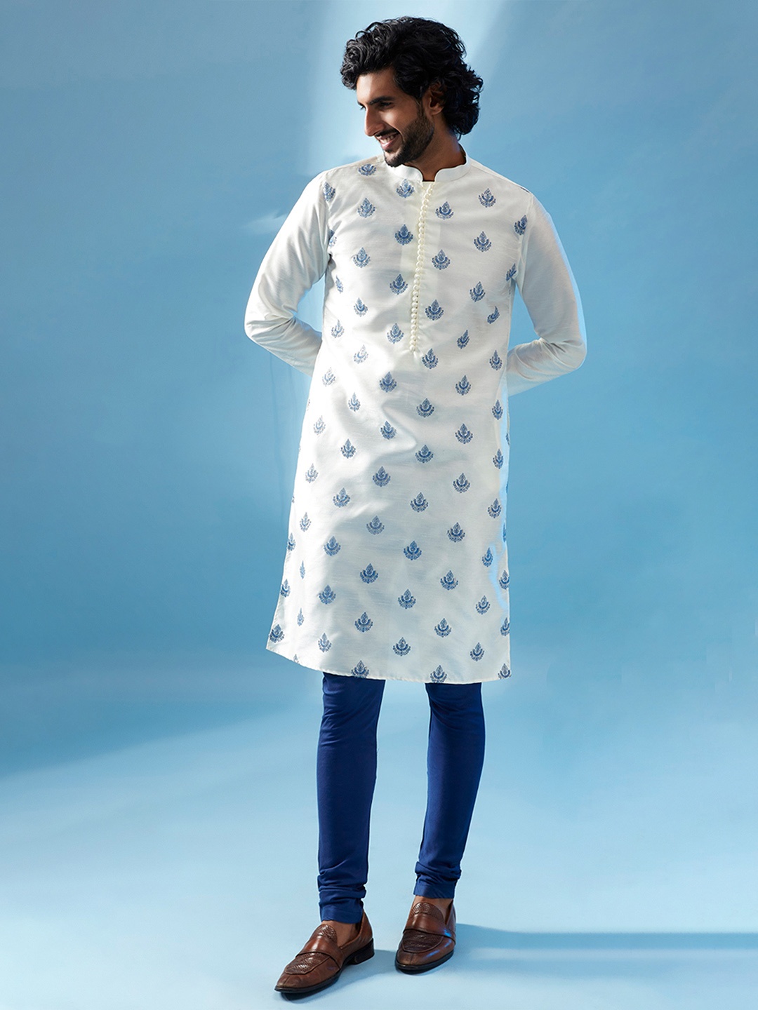

KISAH Men Ethnic Motifs Embroidered & Sequinned Regular Thread Work Kurta & Churidar Set, White