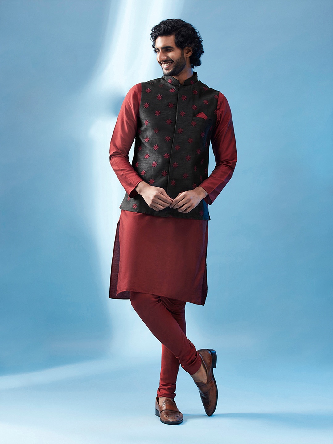 

KISAH Mandarin Collar Regular Kurta Set, Red