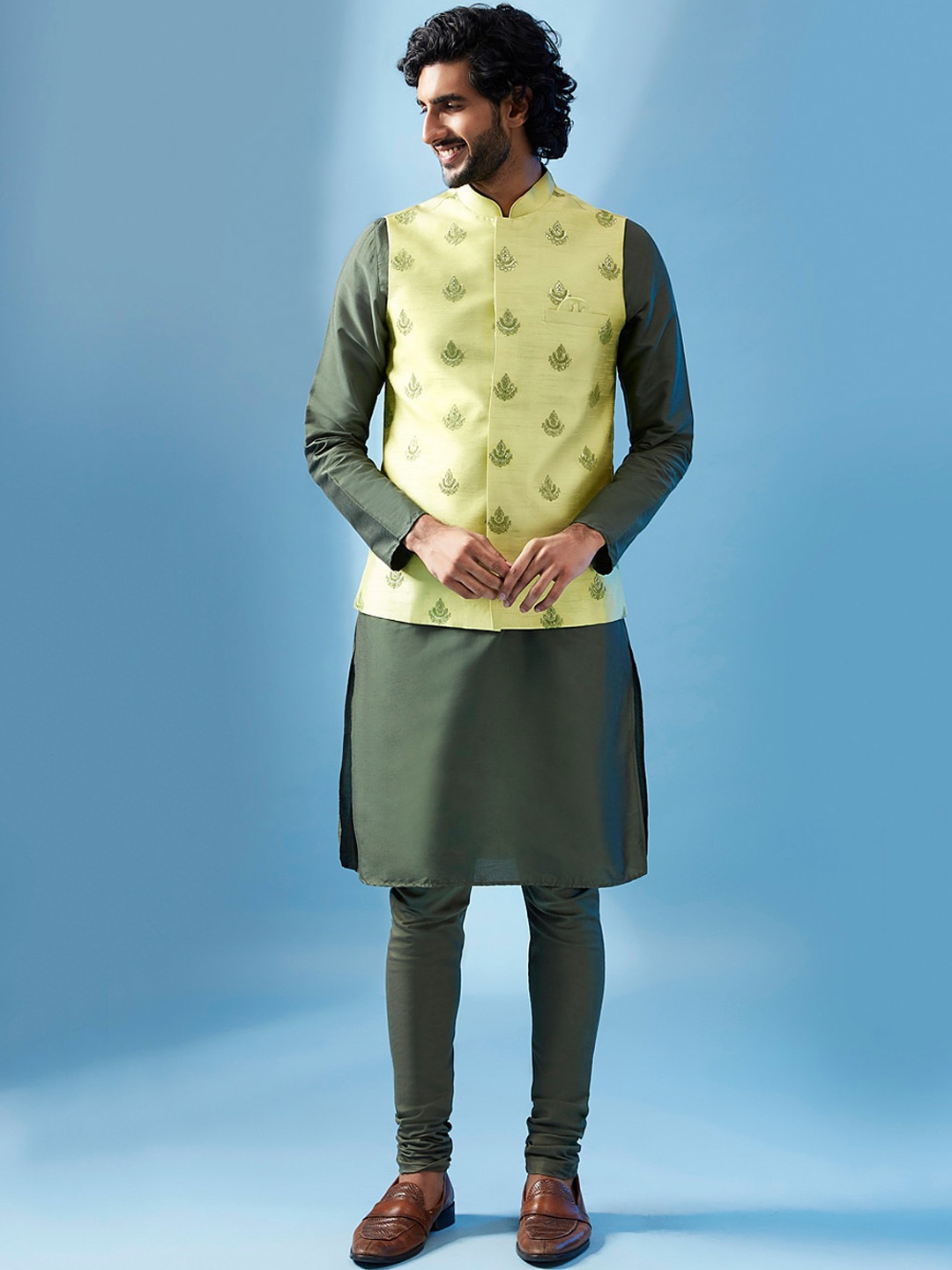 

KISAH Mandarin Collar Regular Kurta & Churidar With Nehru Jacket, Green