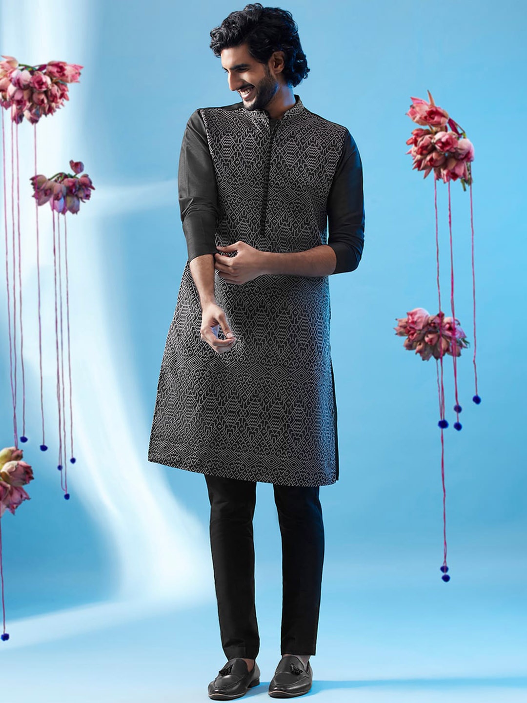 

KISAH Ethnic Motifs Embroidered Kurta With Trousers, Black