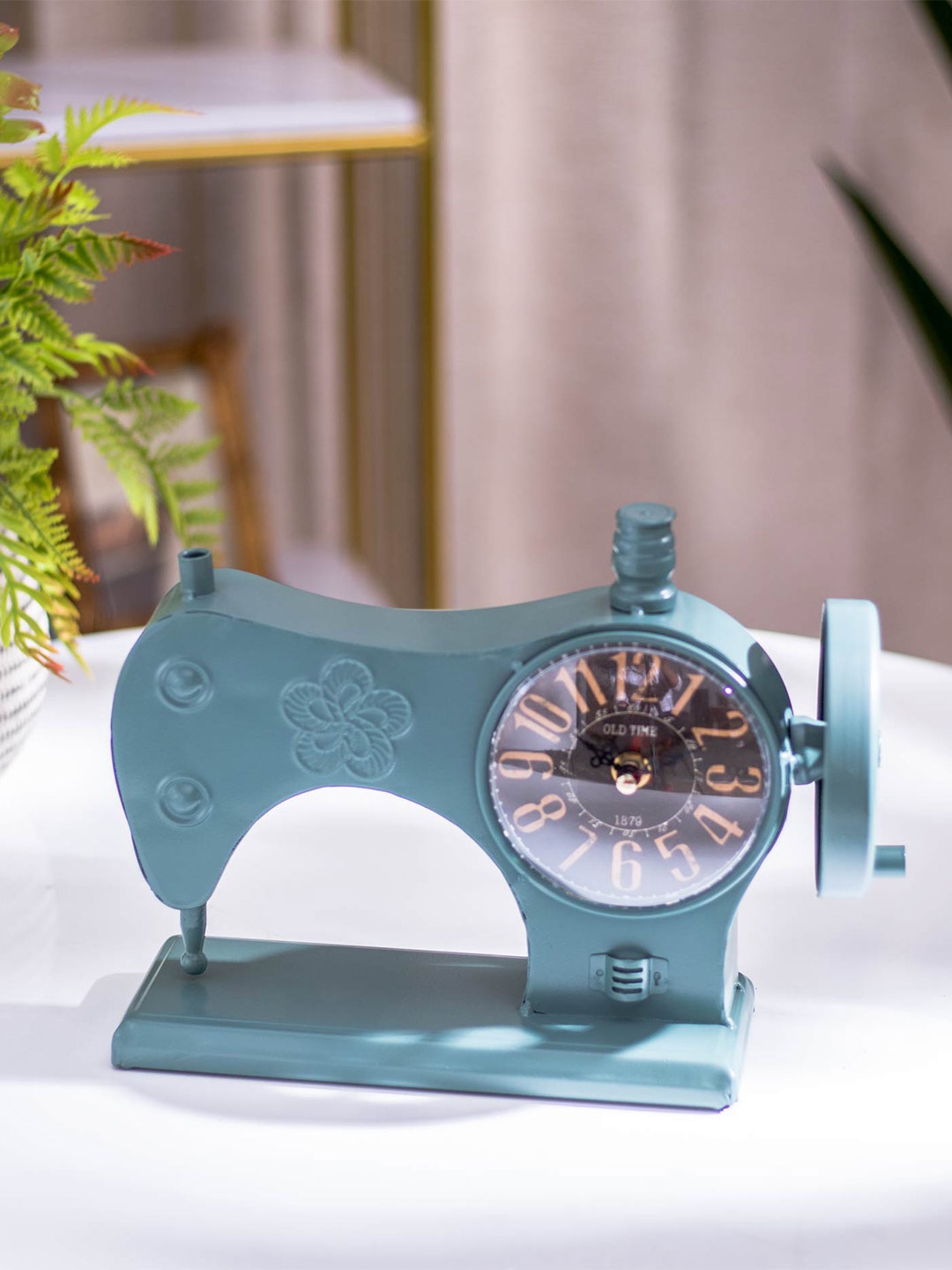 

THEDECORKART Blue & Black Textured Abstract Shaped Vintage Table Clock