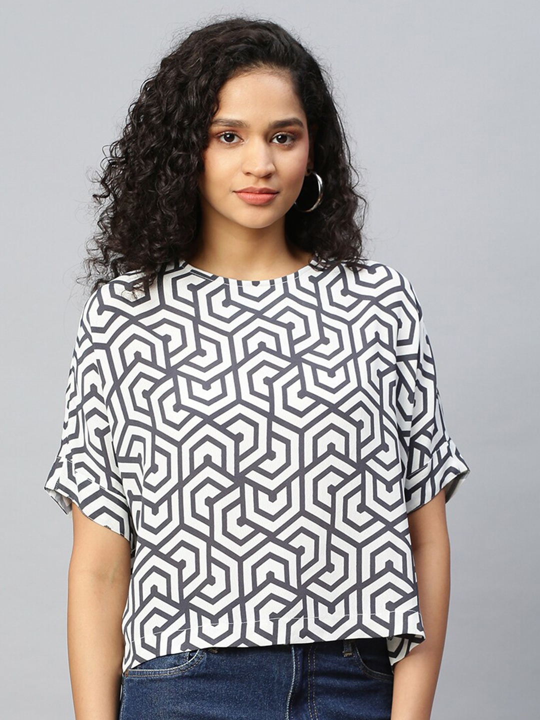 

Chemistry Geometric Printed Extended Sleeves Boxy Top, White