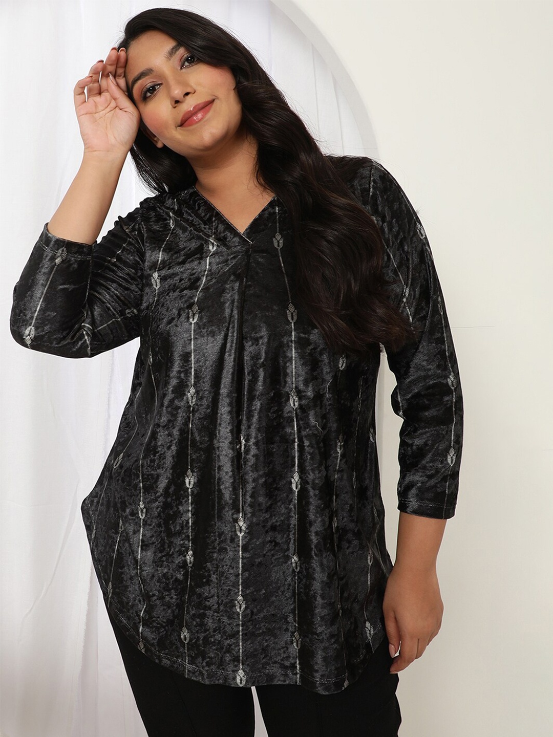 

Amydus Plus Size Striped Printed V-Neck Velvet High-Low Top, Black