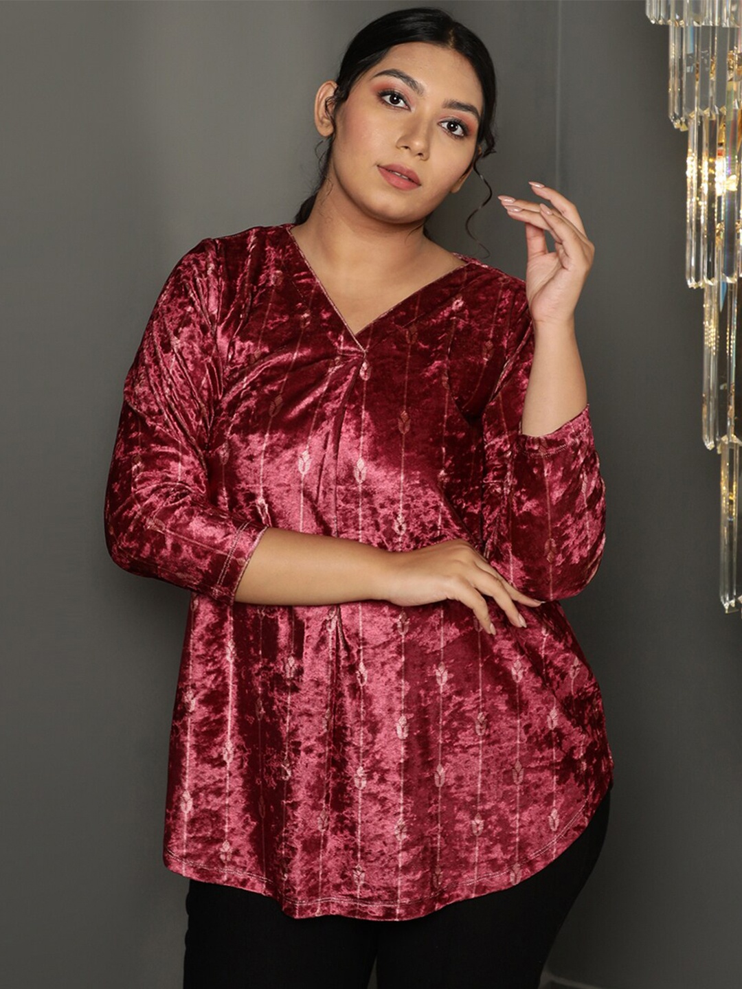 

Amydus Plus Size Ethnic Printed V-Neck Velvet Regular Top, Red