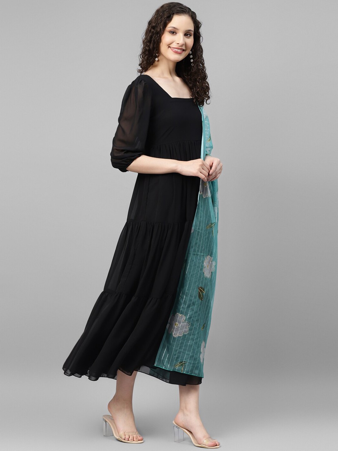 

DEEBACO Solid Kurta With Turquoise Printed Dupatta, Black