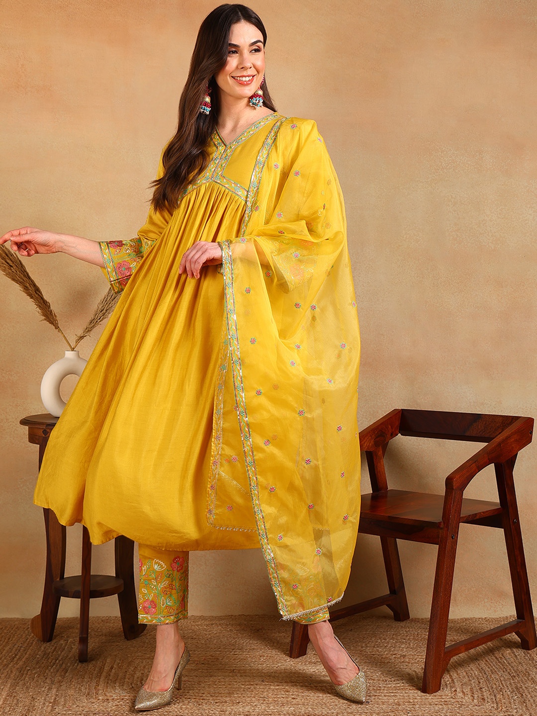 

AHIKA Floral Yoke Design Thread Work Empire Kurta With Trousers & Dupatta, Yellow