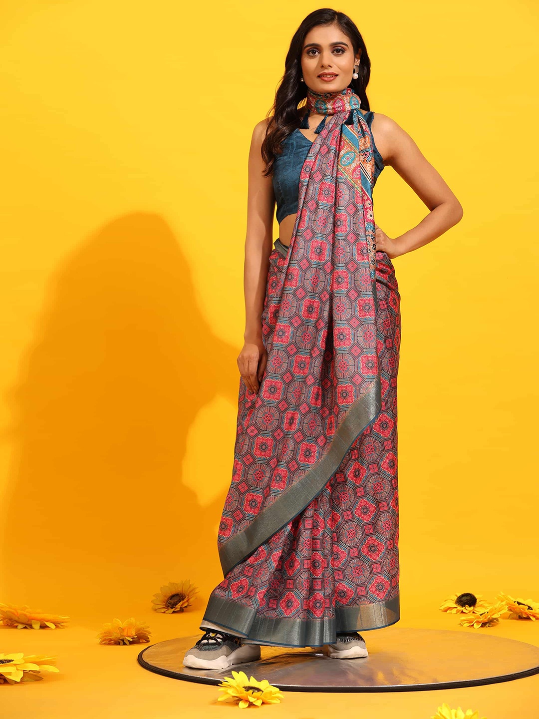 

Silk Land Ethnic Motifs Printed Zari Banarasi Saree, Pink