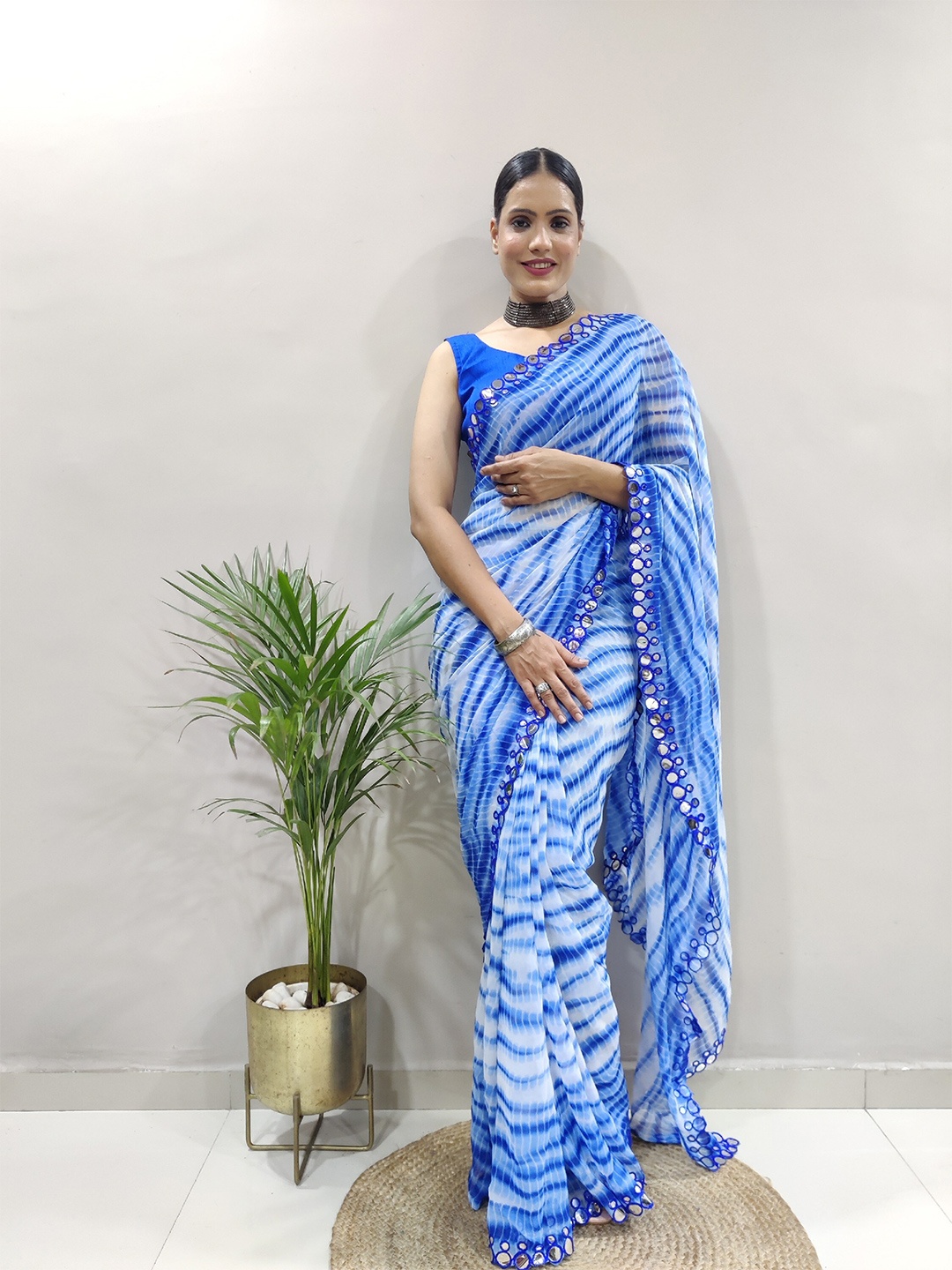DIVASTRI Tie and Dye Mirror Work Pure Georgette Block Print Saree, Blue