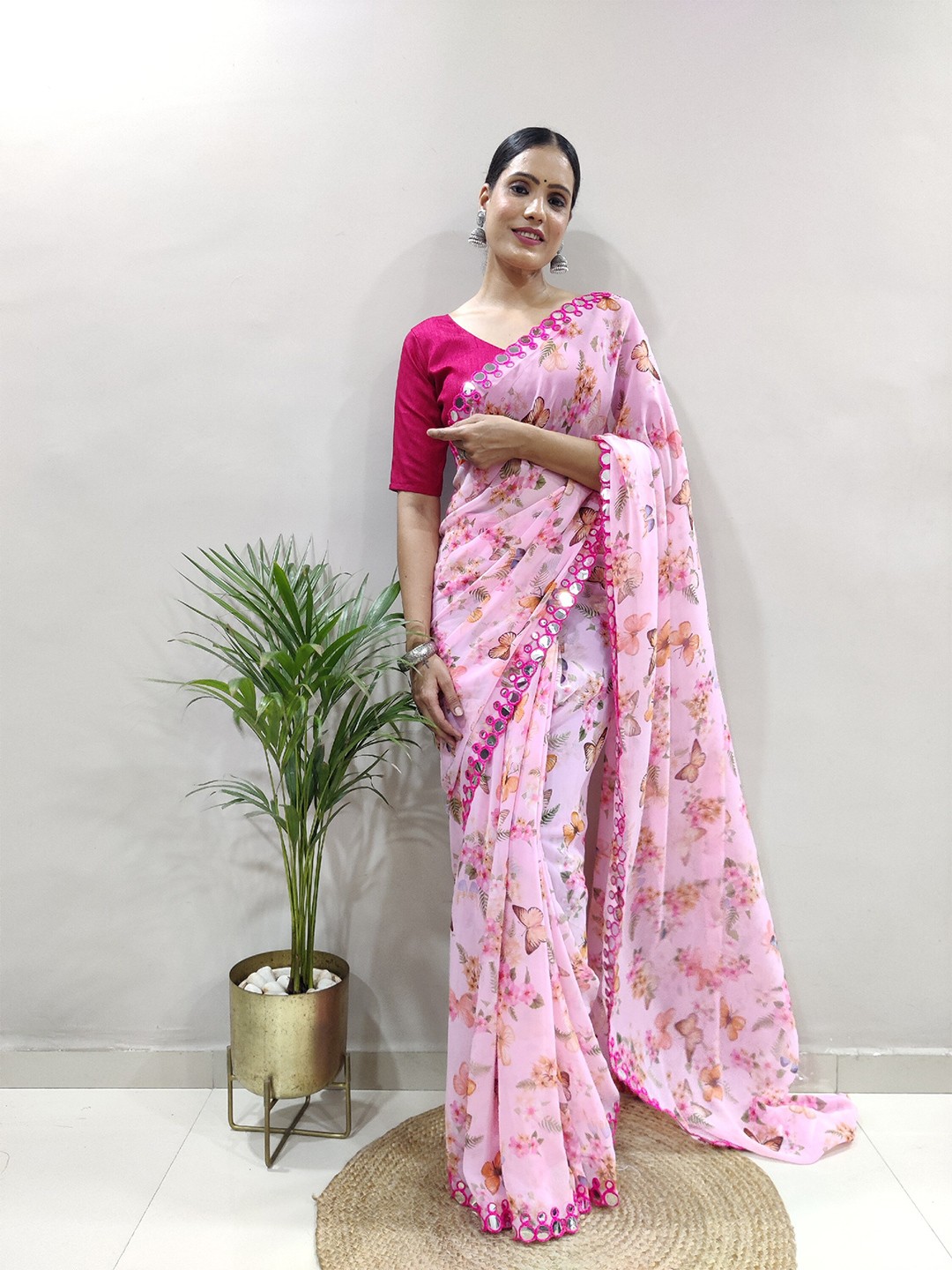 

DIVASTRI Floral Mirror Work Pure Georgette Printed Saree, Pink