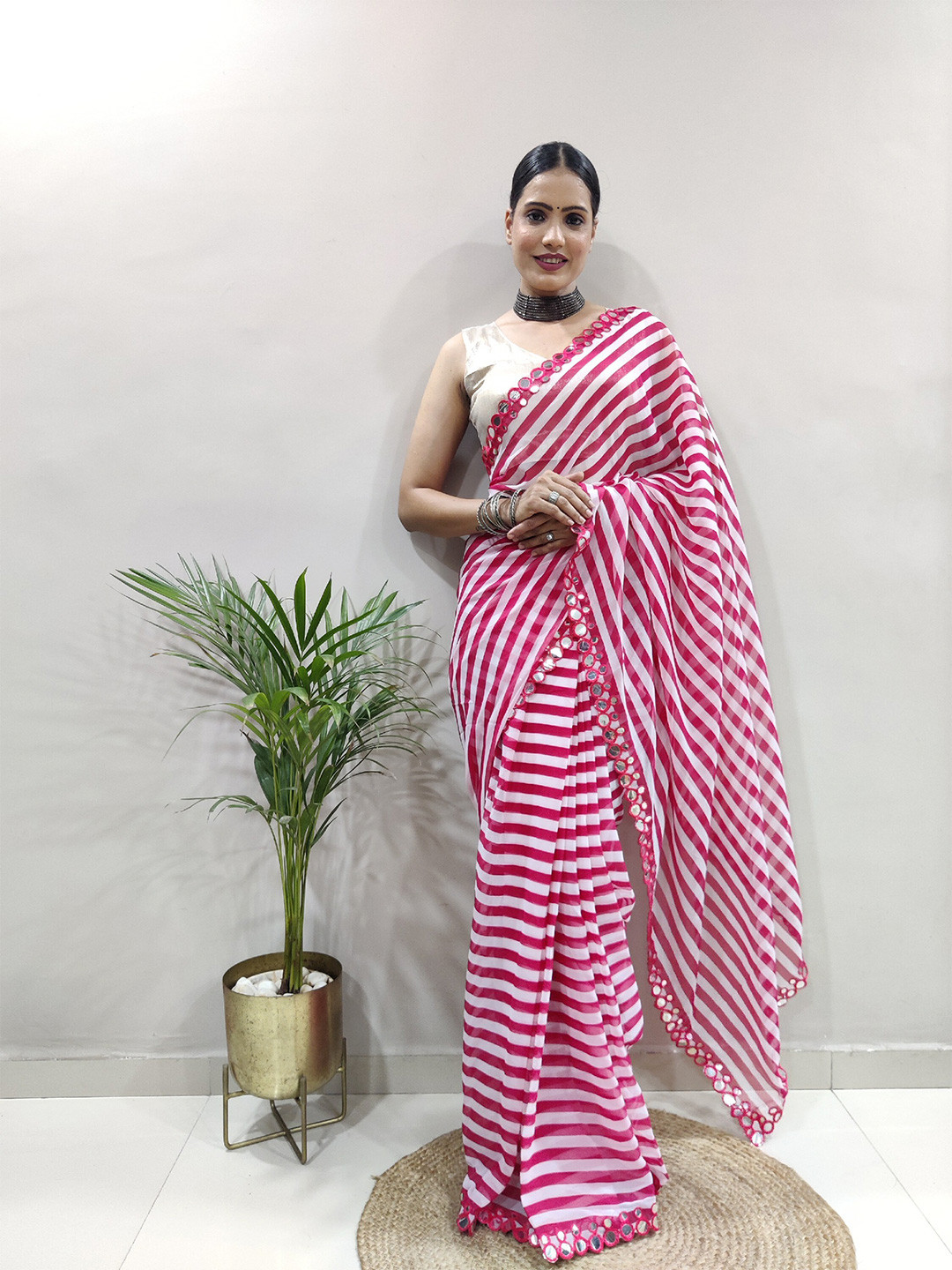 

DIVASTRI Striped Mirror Work Pure Georgette Block Print Saree, Pink