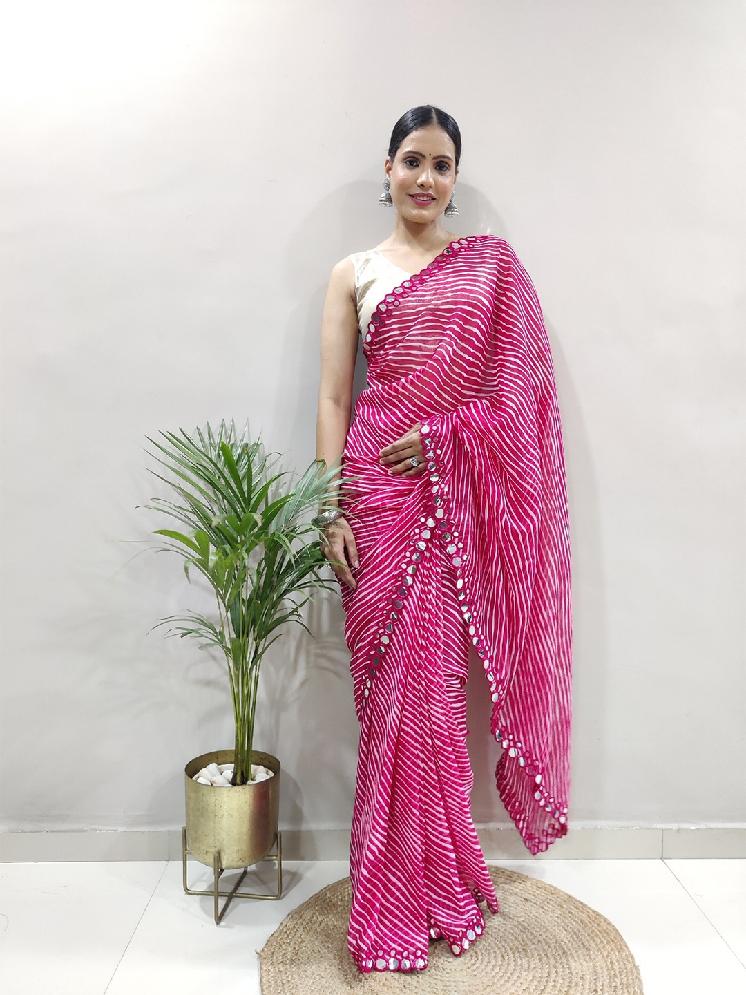 

DIVASTRI Leheriya Mirror Work Pure Georgette Printed Saree, Pink