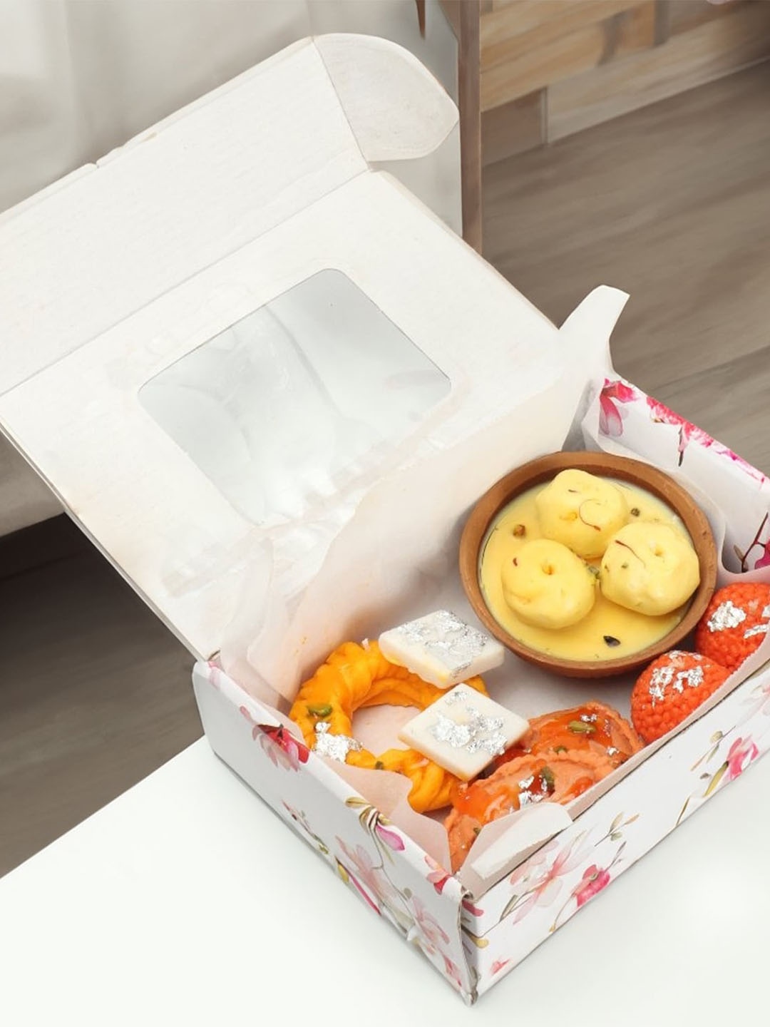 ZAPATOZ 5 Pcs Orange & White Wax Sweets Candles
