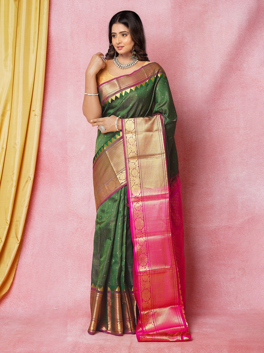 

Unnati Silks Checked Woven Design Zari Kanjeevaram Saree, Green