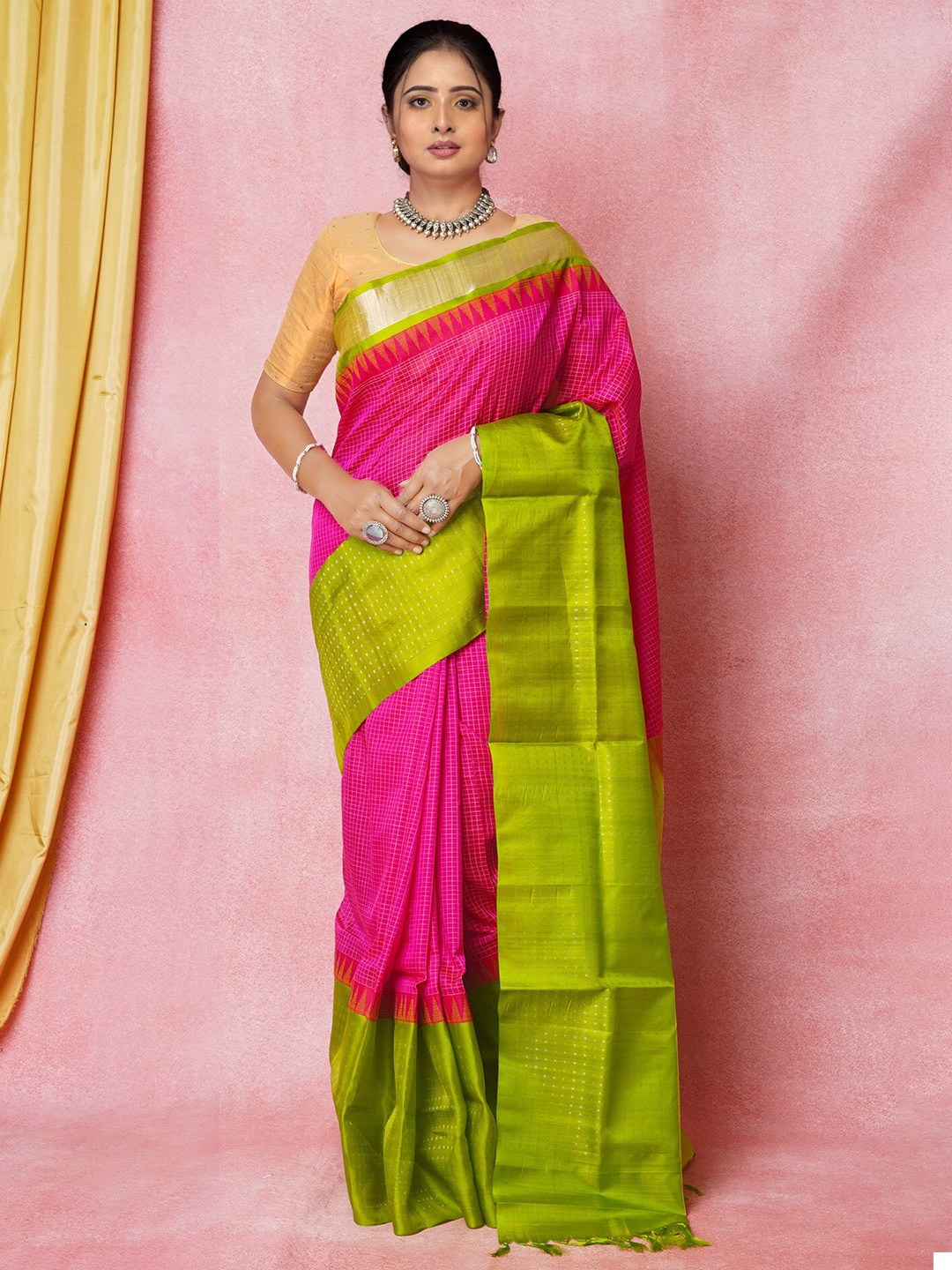 

Unnati Silks Geometric Woven Design Zari Silk Blend Kanjeevaram Saree, Pink