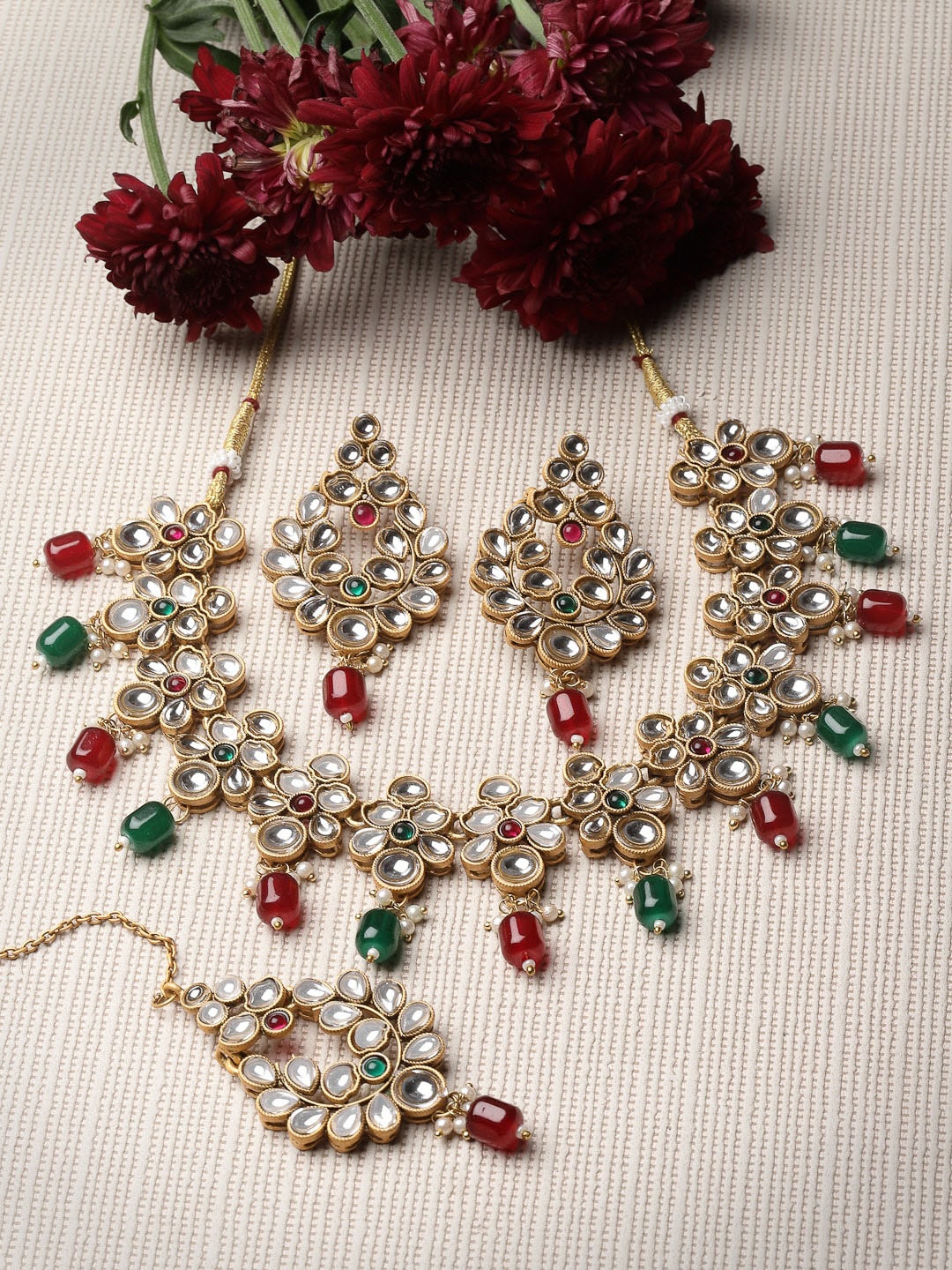 

ADIVA Gold Plated Kundan Studded & Pearls Beaded Jewellery Set