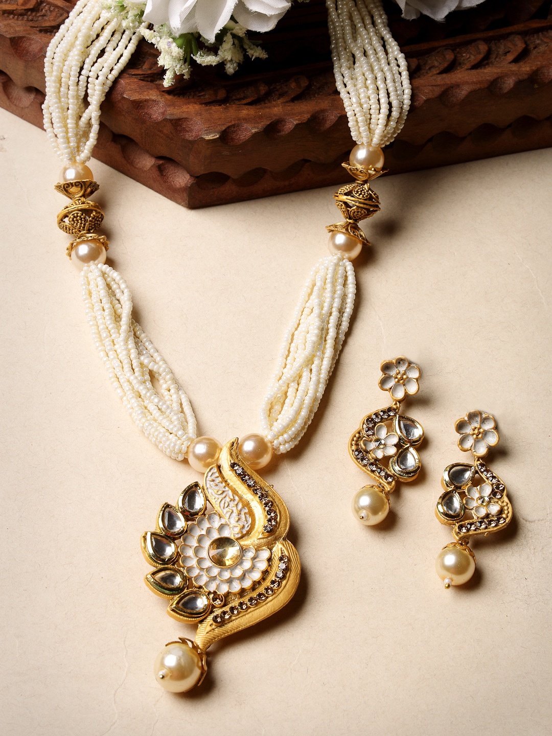 

ADIVA Gold Plated Kundan Stone Studded & Beaded Jewellery Set