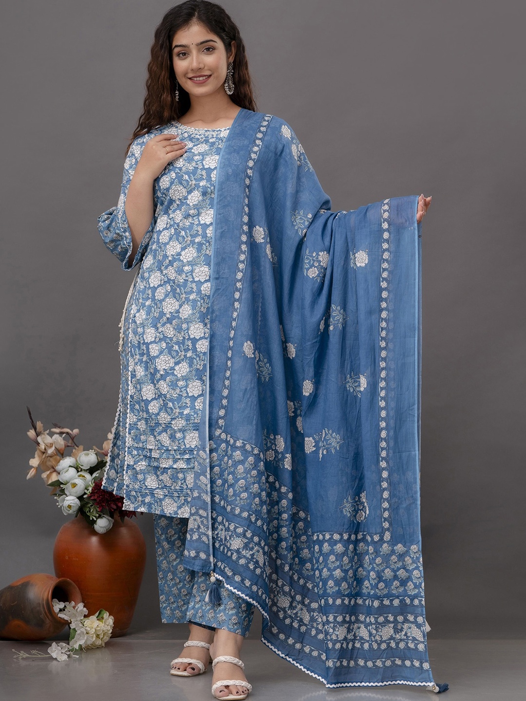 

Rangeelo Floral Printed Regular Thread Work Pure Cotton Kurta with Trousers & With Dupatta, Blue