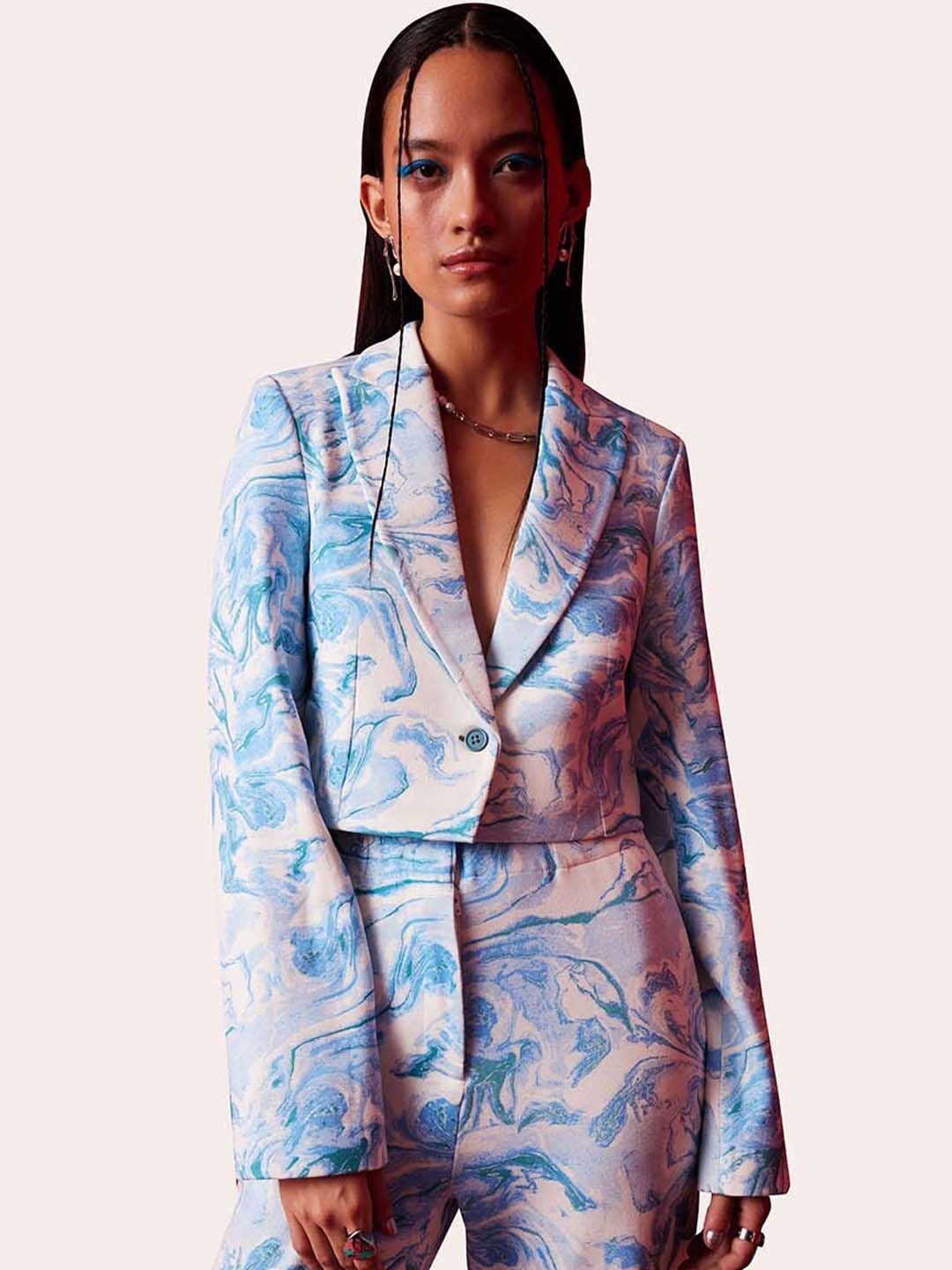 Muvazo Floral Printed Single Breasted Crop Blazer, White