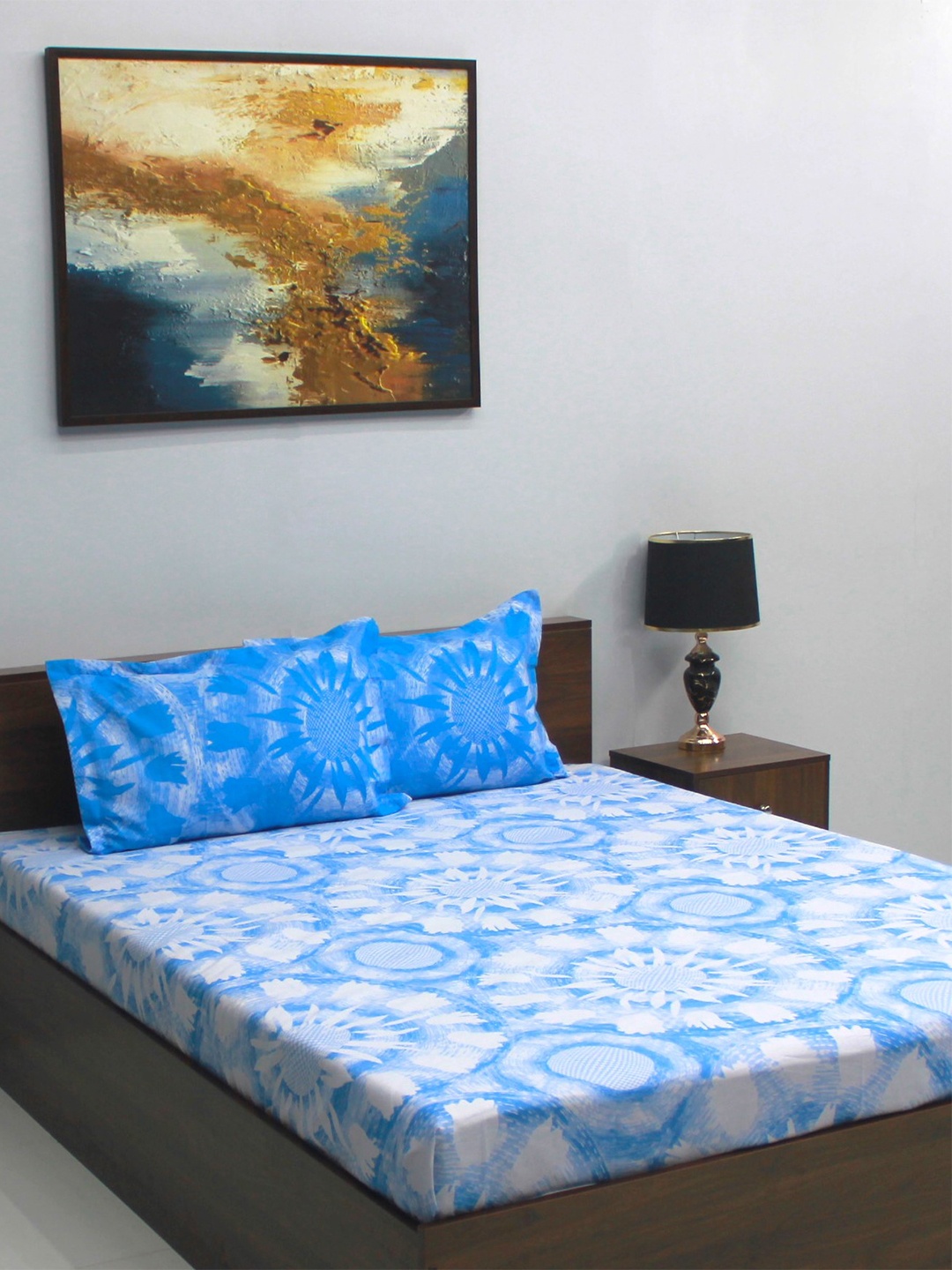 

BOMBAY DYEING White & Blue Ethnic Motifs Cotton 104 TC Queen Bedsheet with 2 Pillow Covers