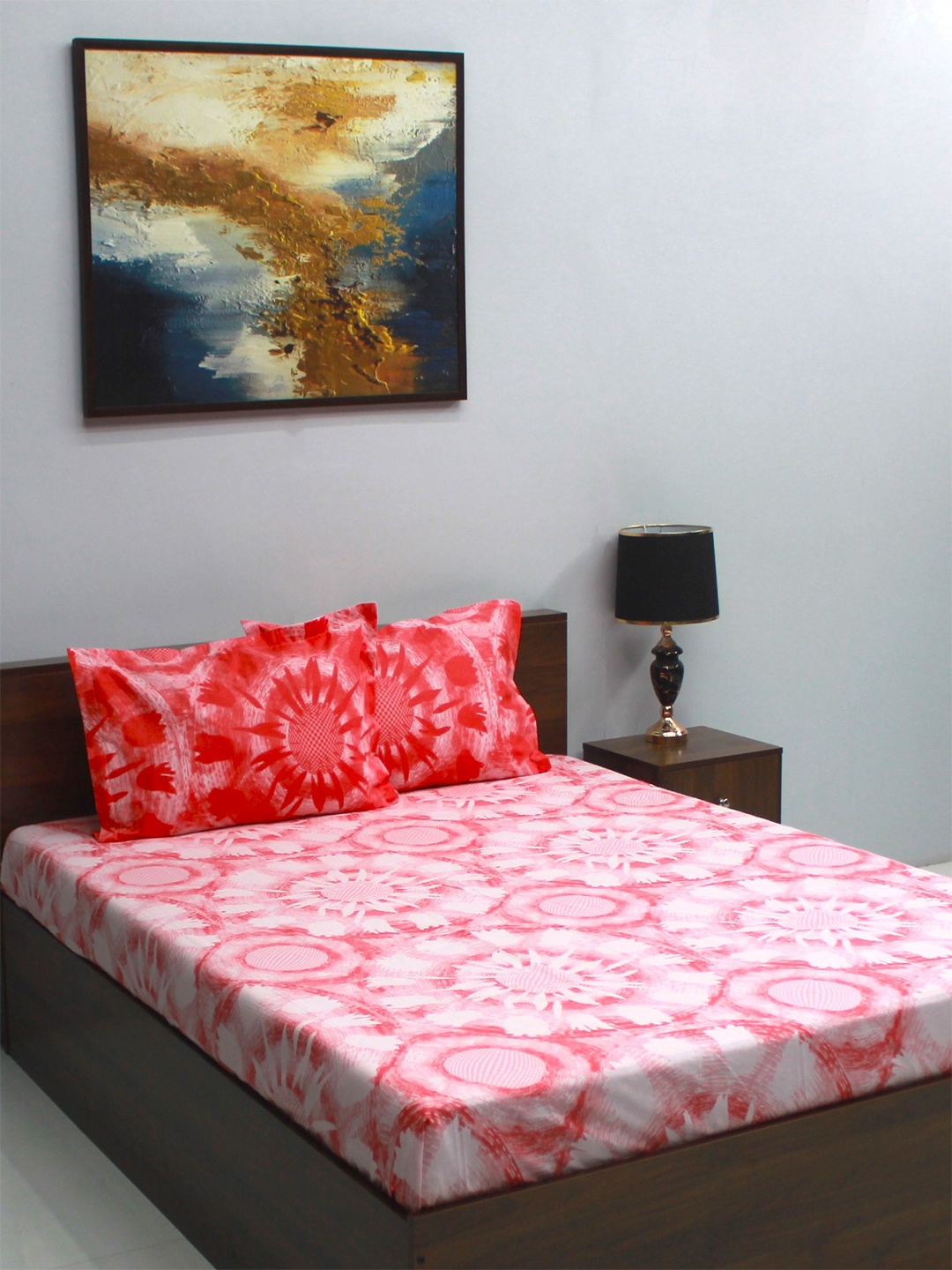 

BOMBAY DYEING White & Red Geometric Cotton 104 TC Queen Bedsheet with 2 Pillow Covers