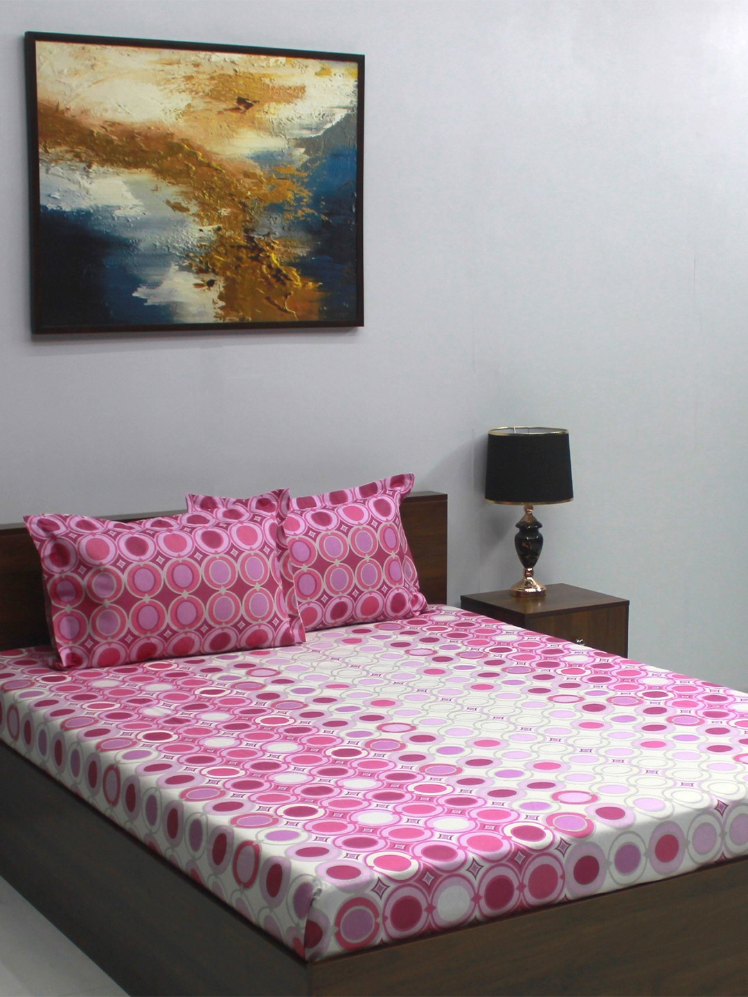 

BOMBAY DYEING Glory Pink & White Geometric Cotton 104 TC Queen Bedsheet & 2 Pillow Covers