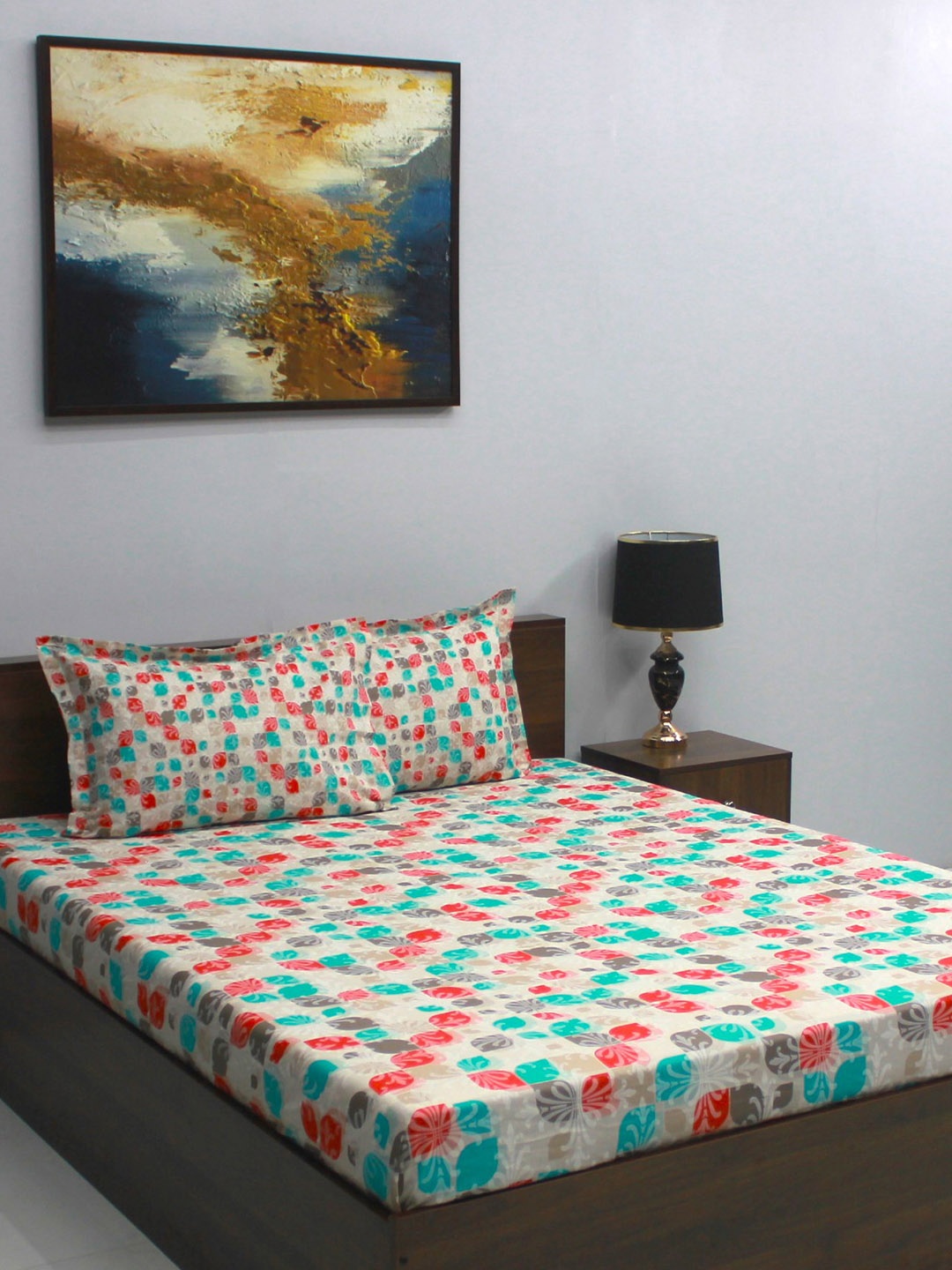 

BOMBAY DYEING Glory White & Red Cotton 104 TC Queen Bedsheet with 2 Pillow Covers