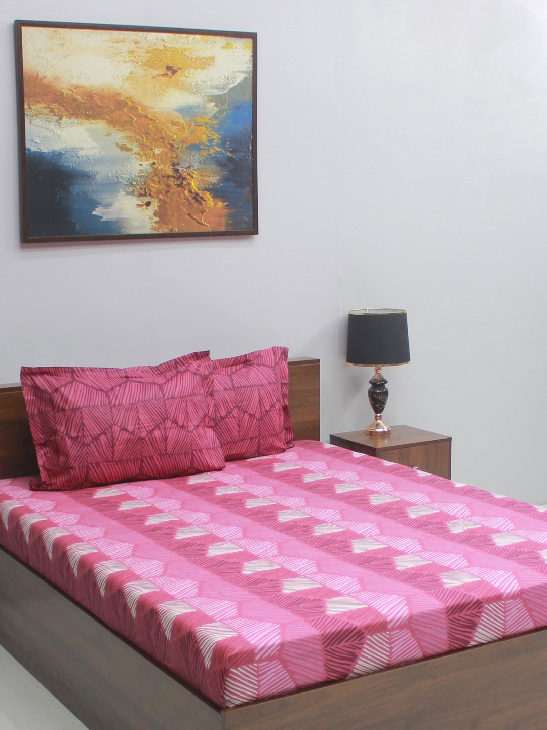 

BOMBAY DYEING Purple & White Geometric Cotton 104 TC Queen Bedsheet with 2 Pillow Covers