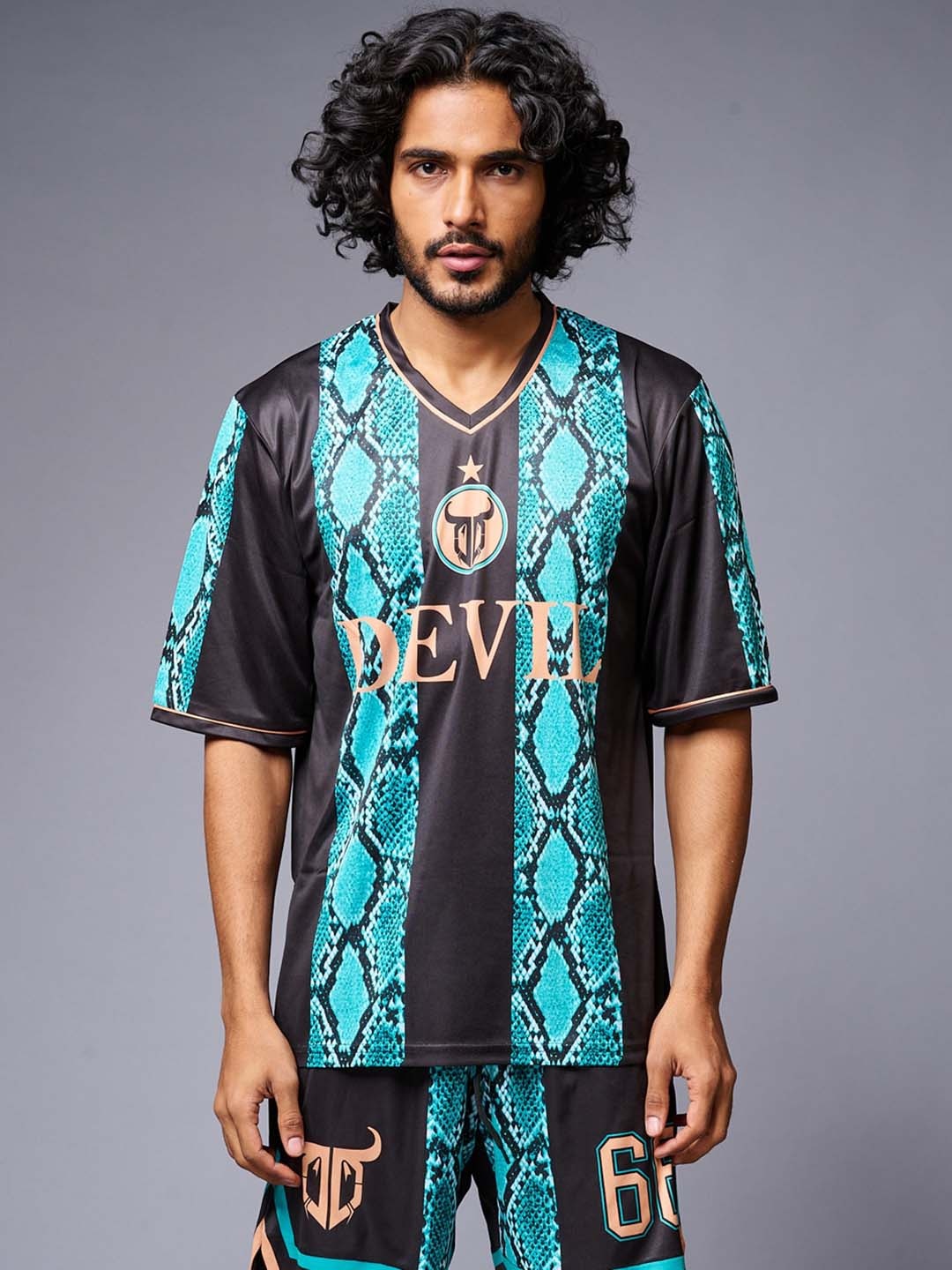 

GO DEVIL Animal Printed V-Neck T-Shirt With Shorts, Black