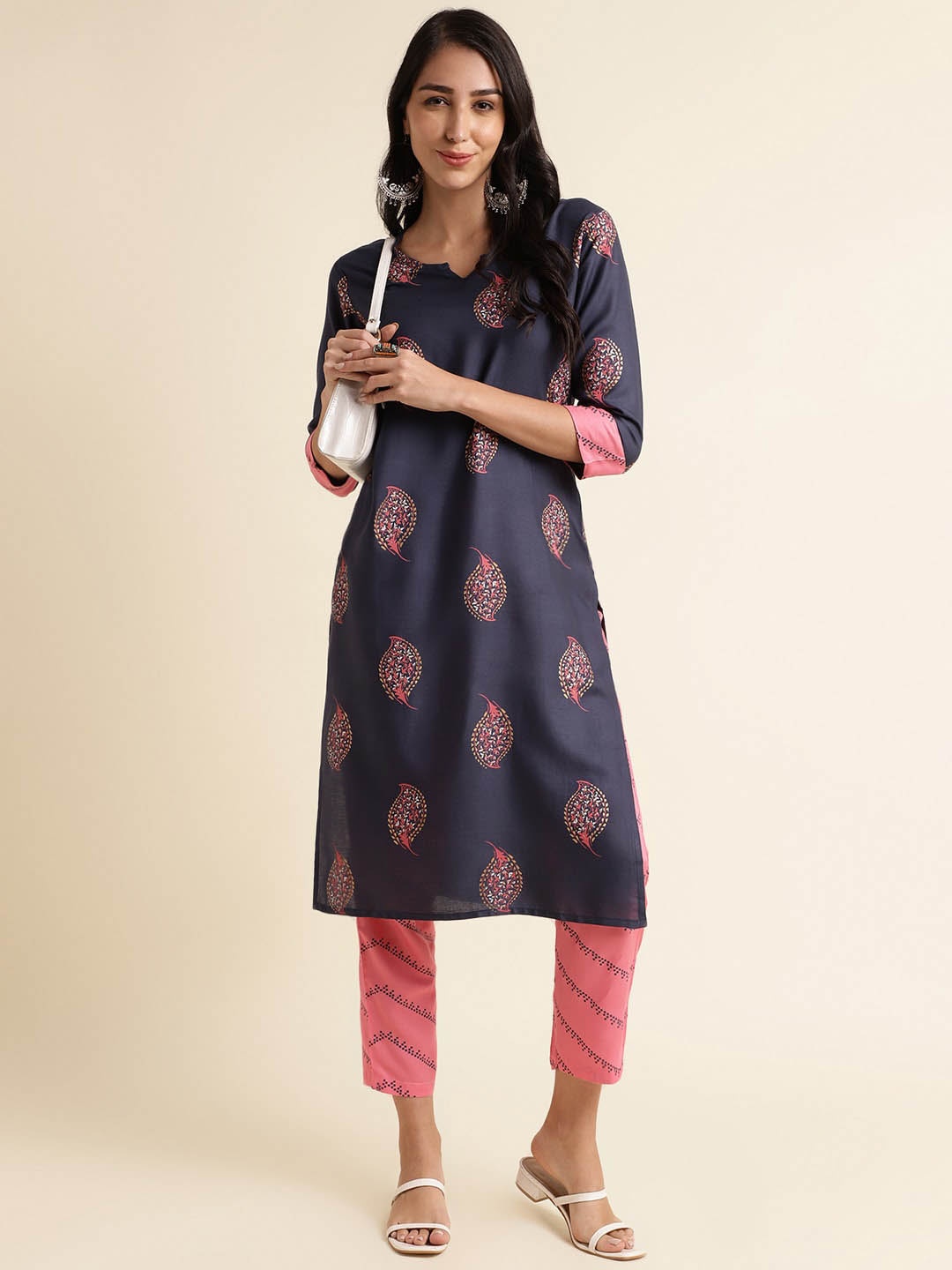 

Fabclub Ethnic Motifs Printed Kurta with Trousers, Navy blue