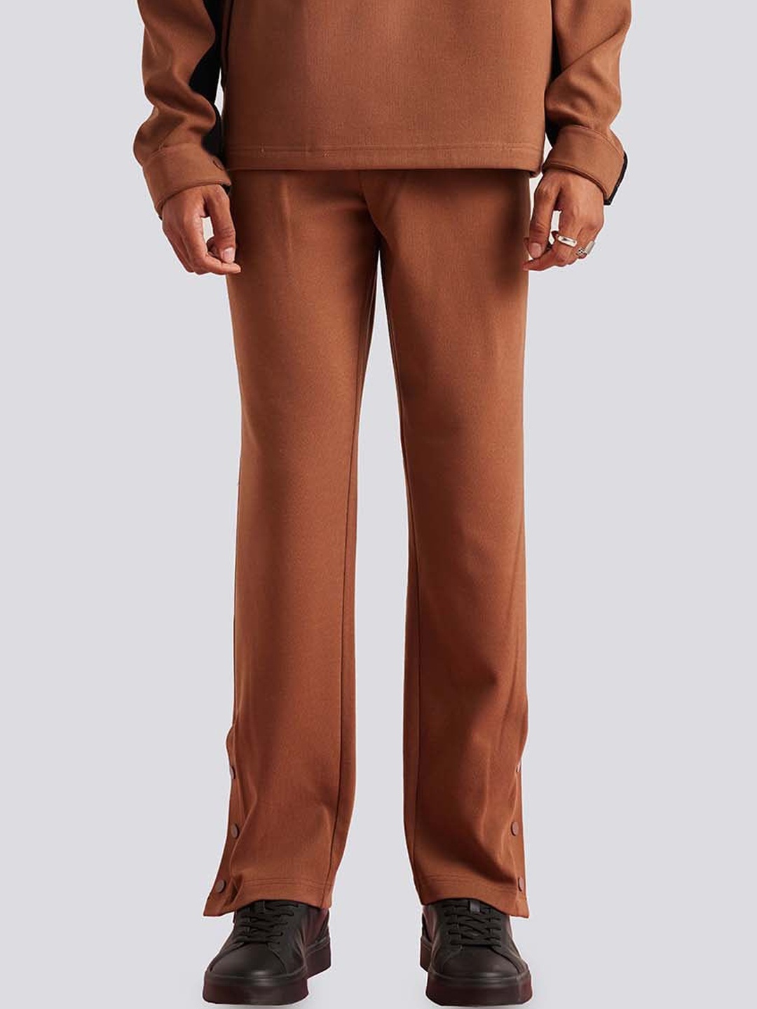 

Muvazo Men Mid Rise Track Pant, Brown