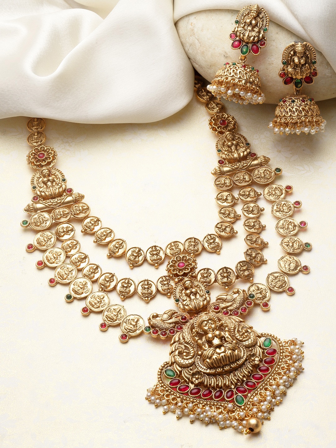 

PANASH Gold-Plated Kundan Studded & Pearls Beaded Jewellery Set