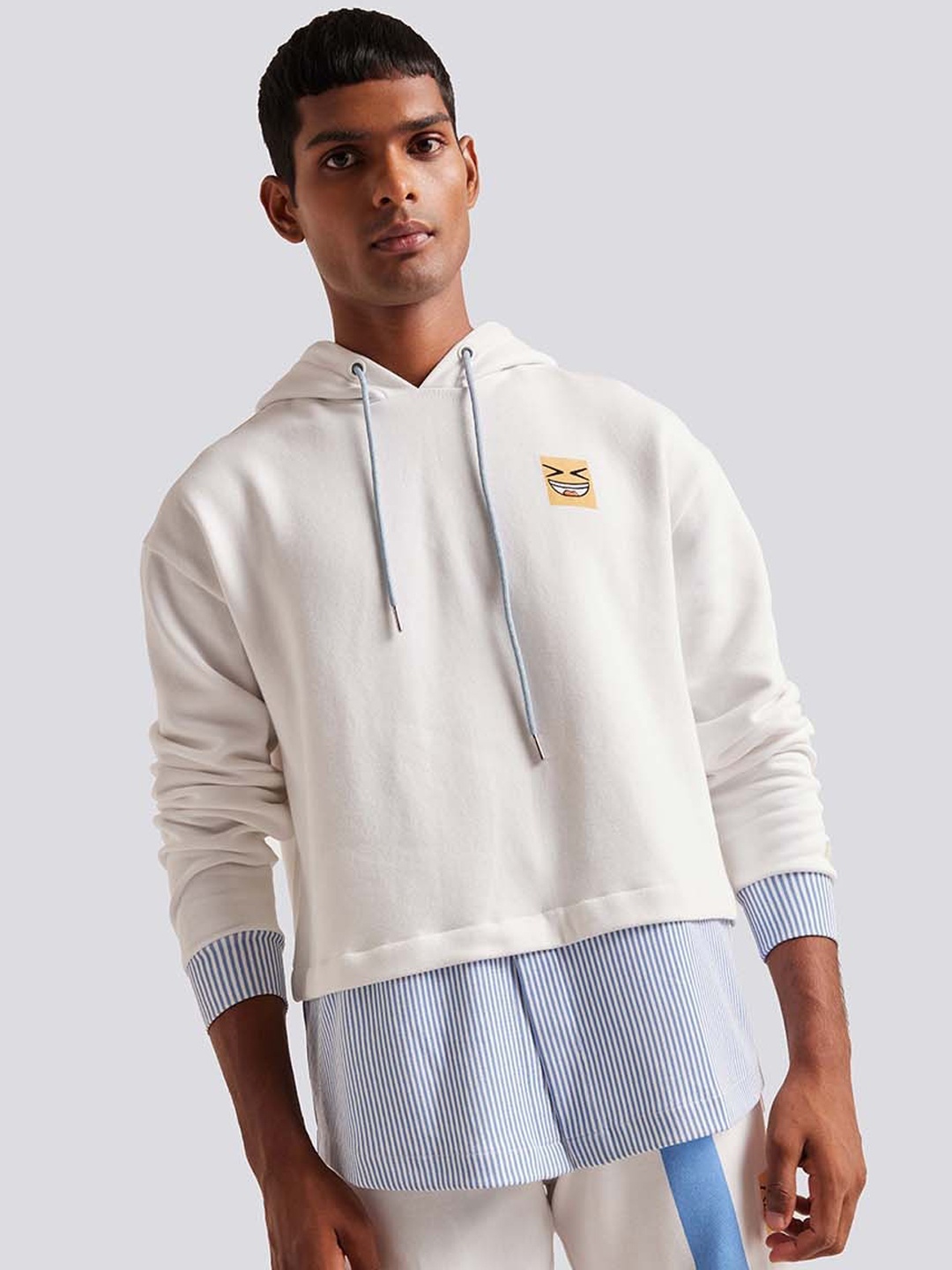 

Muvazo Printed Hooded Pullover Sweatshirt, Off white