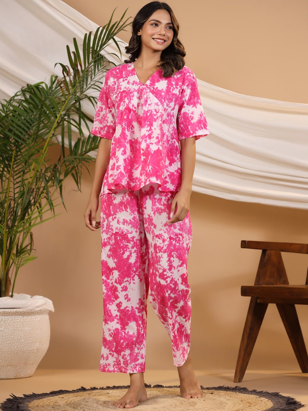

SANSKRUTIHOMES Tie&Dye V-Neck Pure Cotton Top With Pyjama, Pink