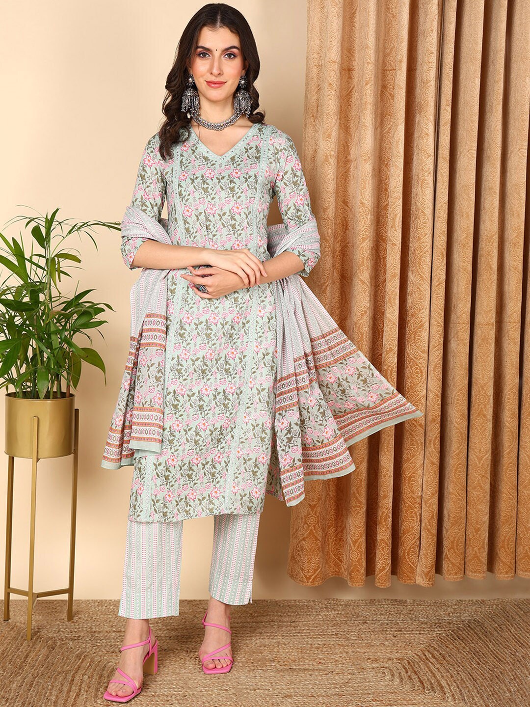 

AHIKA Sea Green Floral Printed Regular Pure Cotton Kurta With Trousers & Dupatta