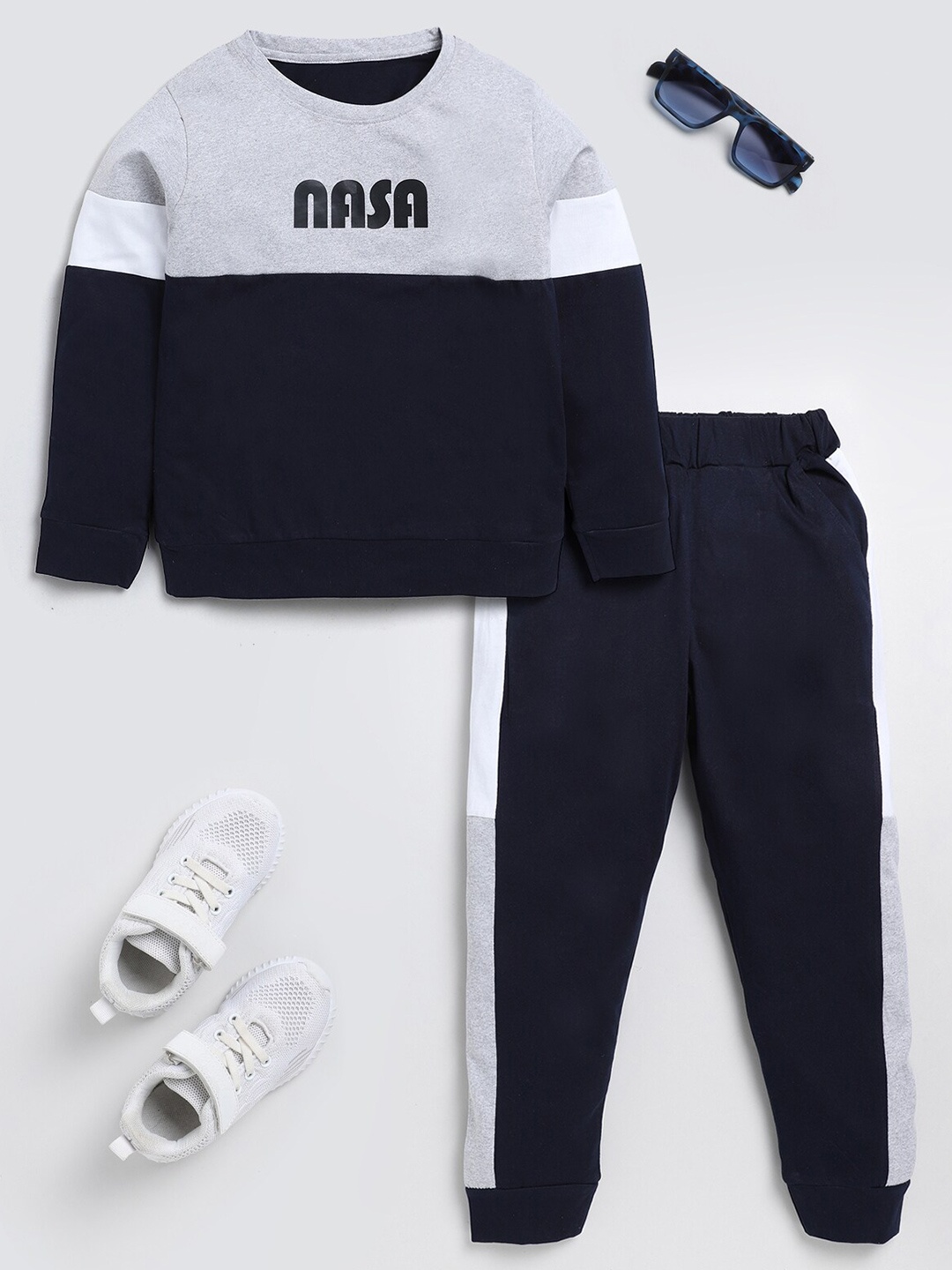 

BAESD Boys Colourblocked Pure Cotton T-shirt with Trousers, Navy blue