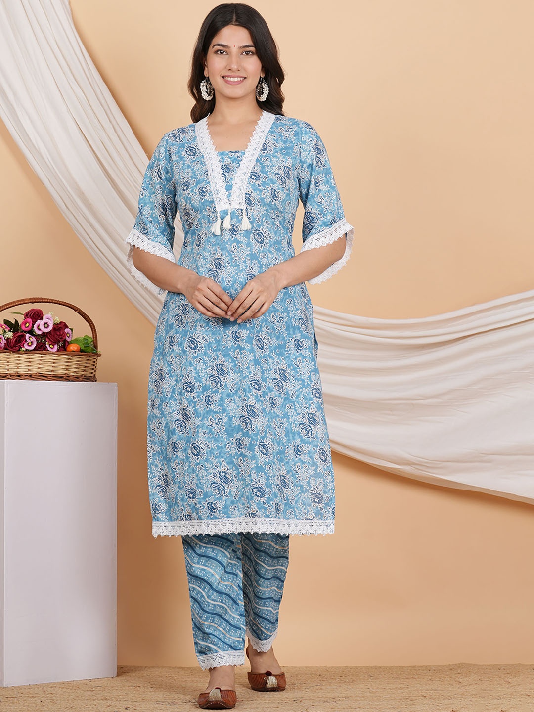 ZOYOTO Floral Printed Pure Cotton Kurta With Trousers, Blue