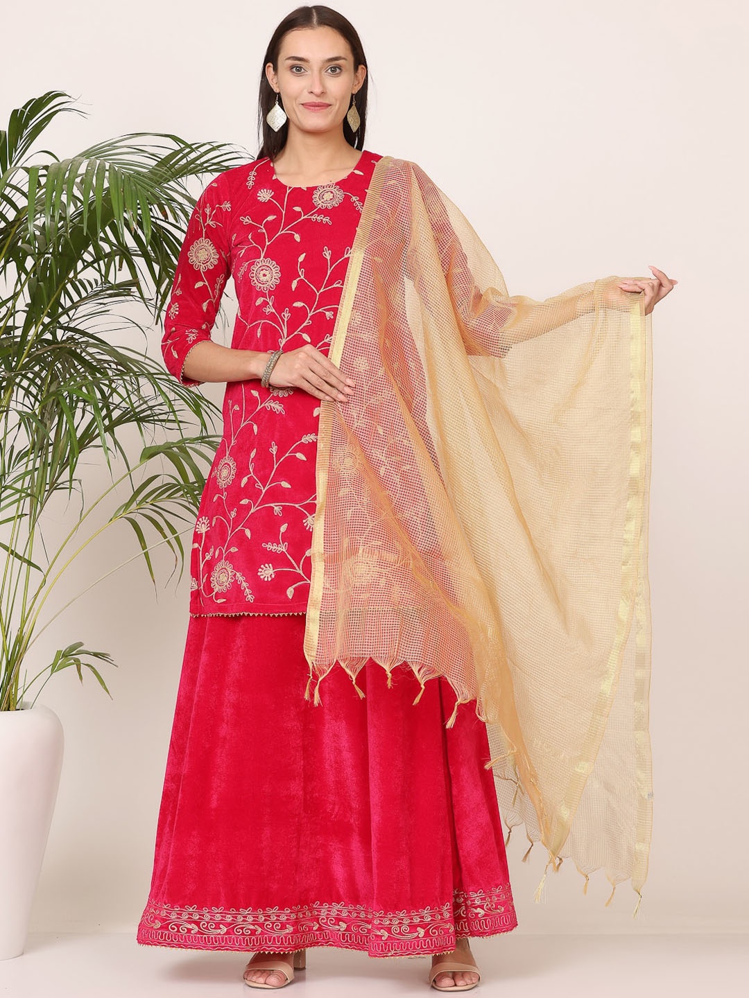 

KAANCHIE NANGGIA Floral Embroidered Velvet Kurta With Skirt & Dupatta, Pink