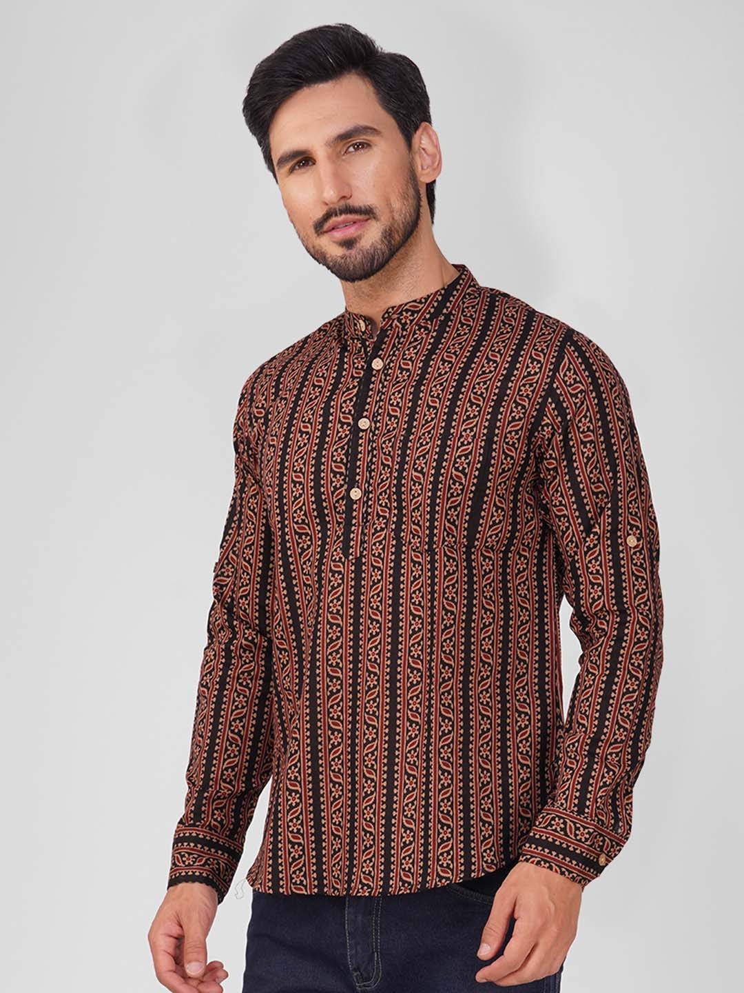 

Vastraa Fusion Ethnic Motifs Printed Pure Cotton Straight Kurta, Black