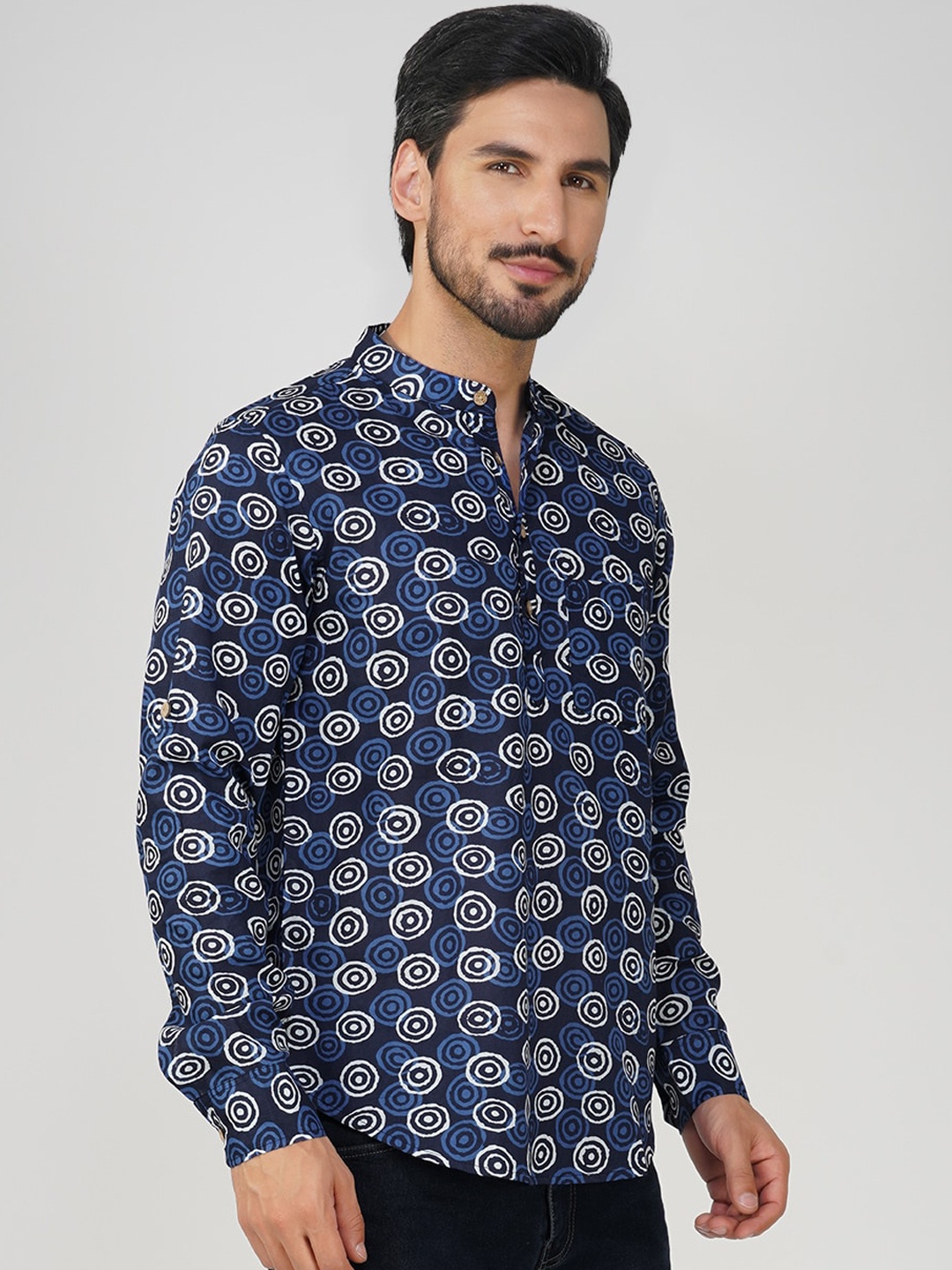 

Vastraa Fusion Ethnic Motifs Printed Pure Cotton Straight Kurta, Blue