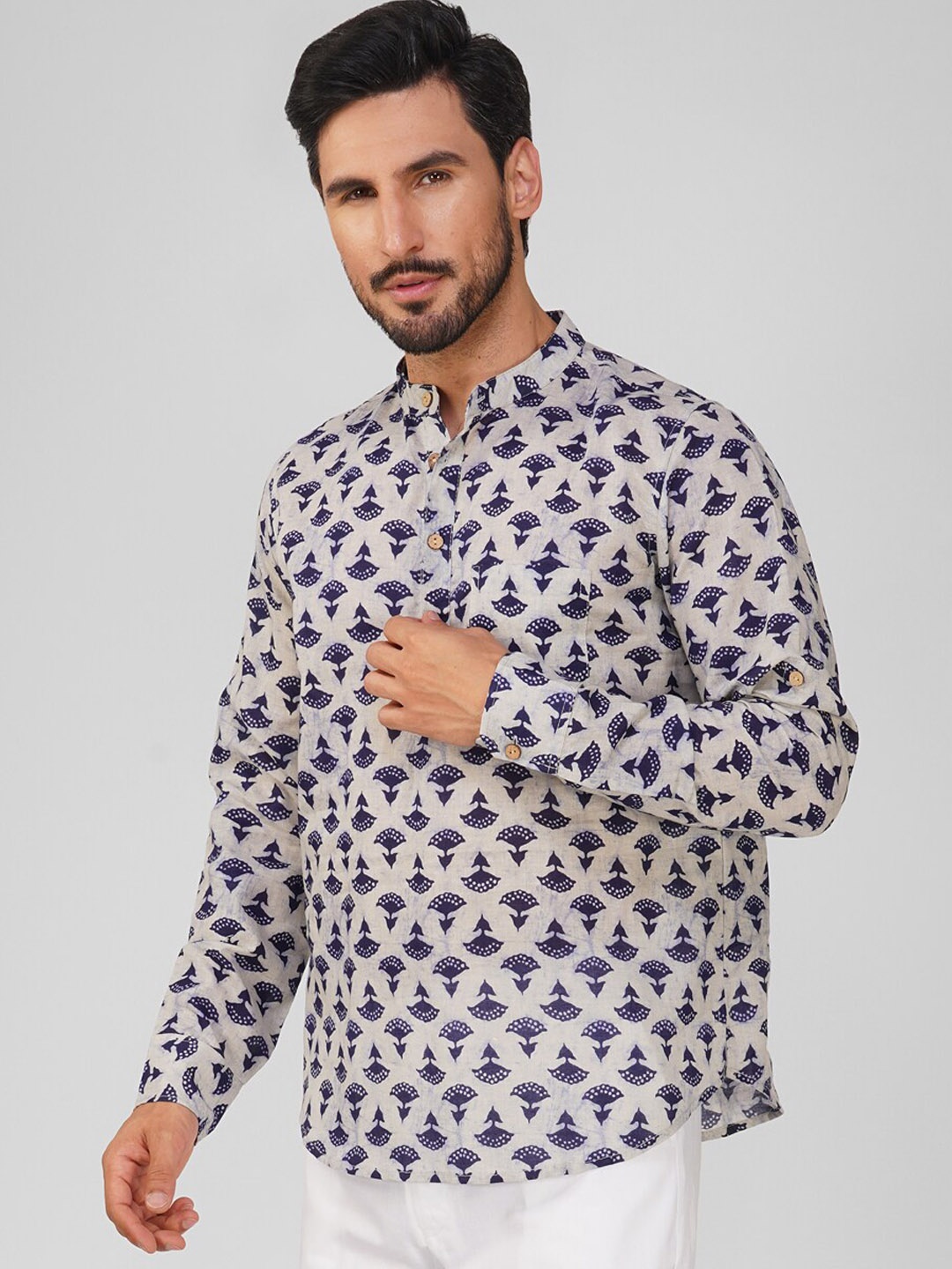 

Vastraa Fusion Ethnic Motifs Printed Pure Cotton Straight Kurta, Grey