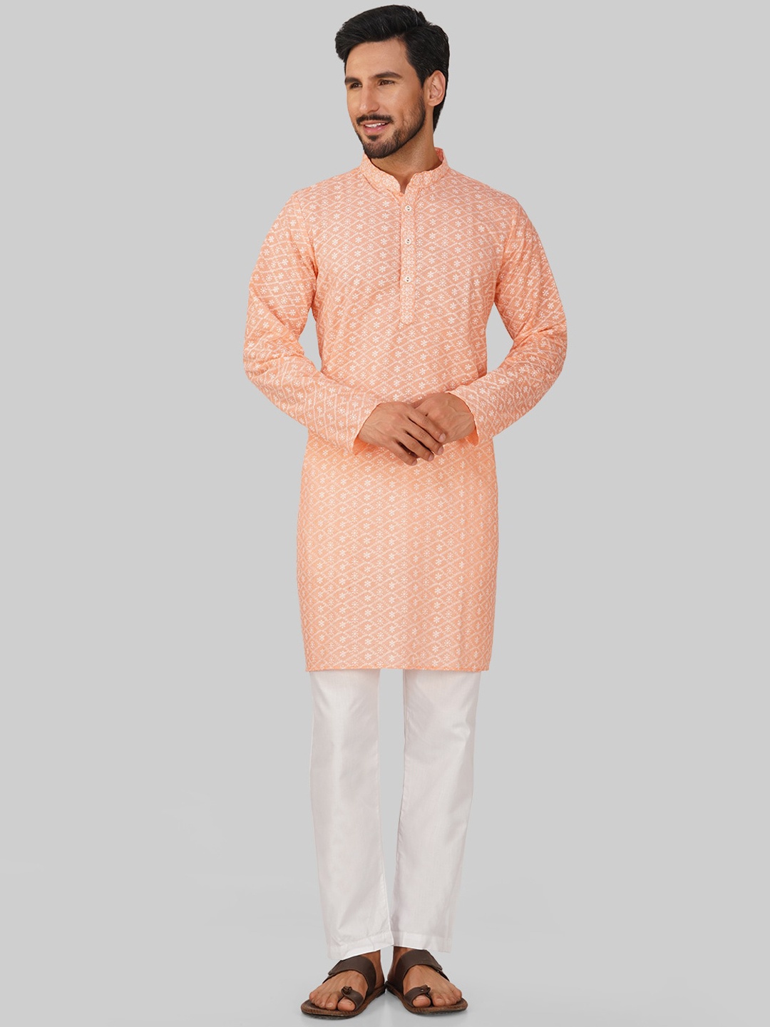 

Vastraa Fusion Ethnic Motifs Embroidered Chikankari Pure Cotton Straight Kurta, Peach