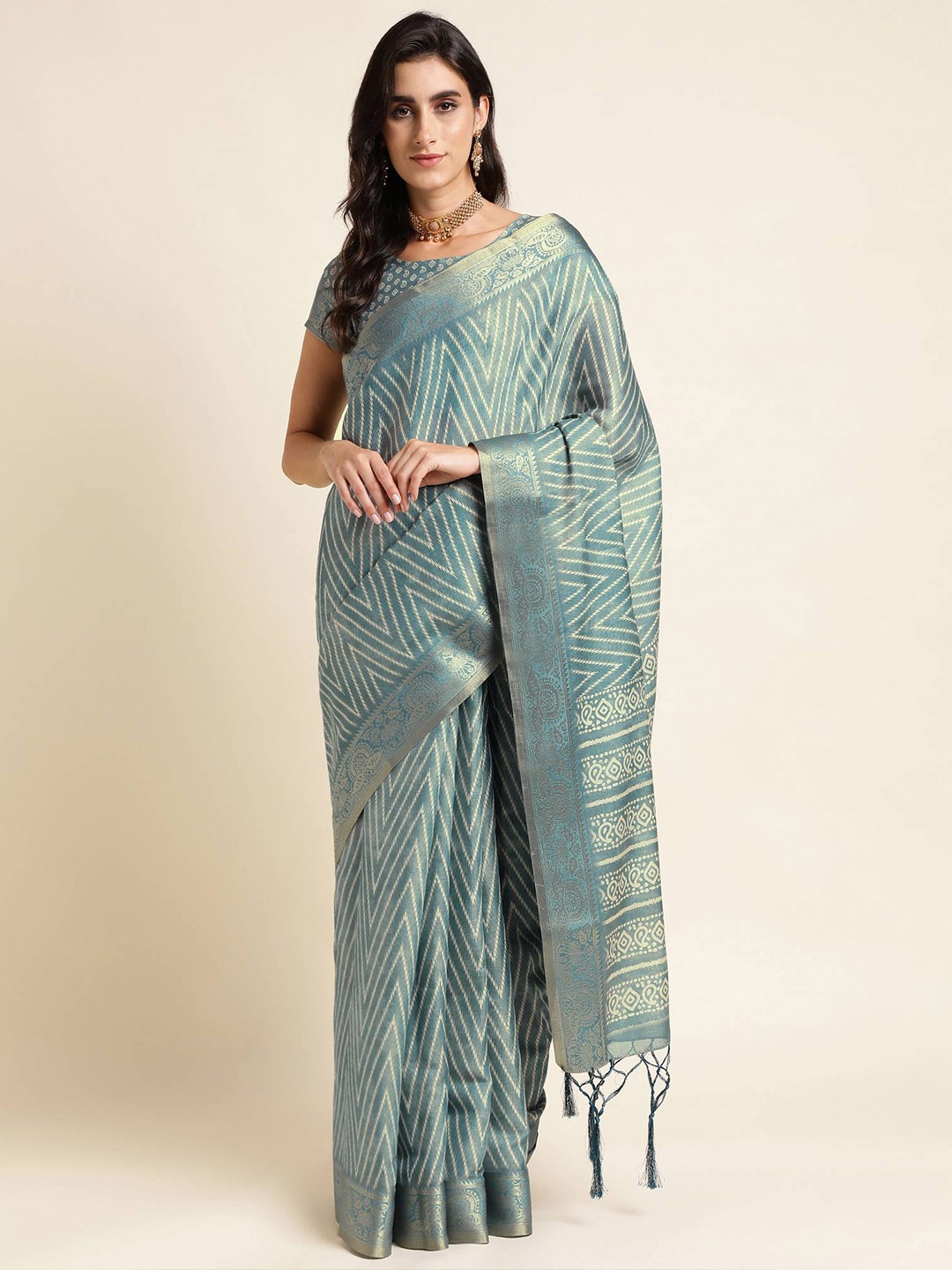 

Mitera Grey Geometric Printed Zari Saree