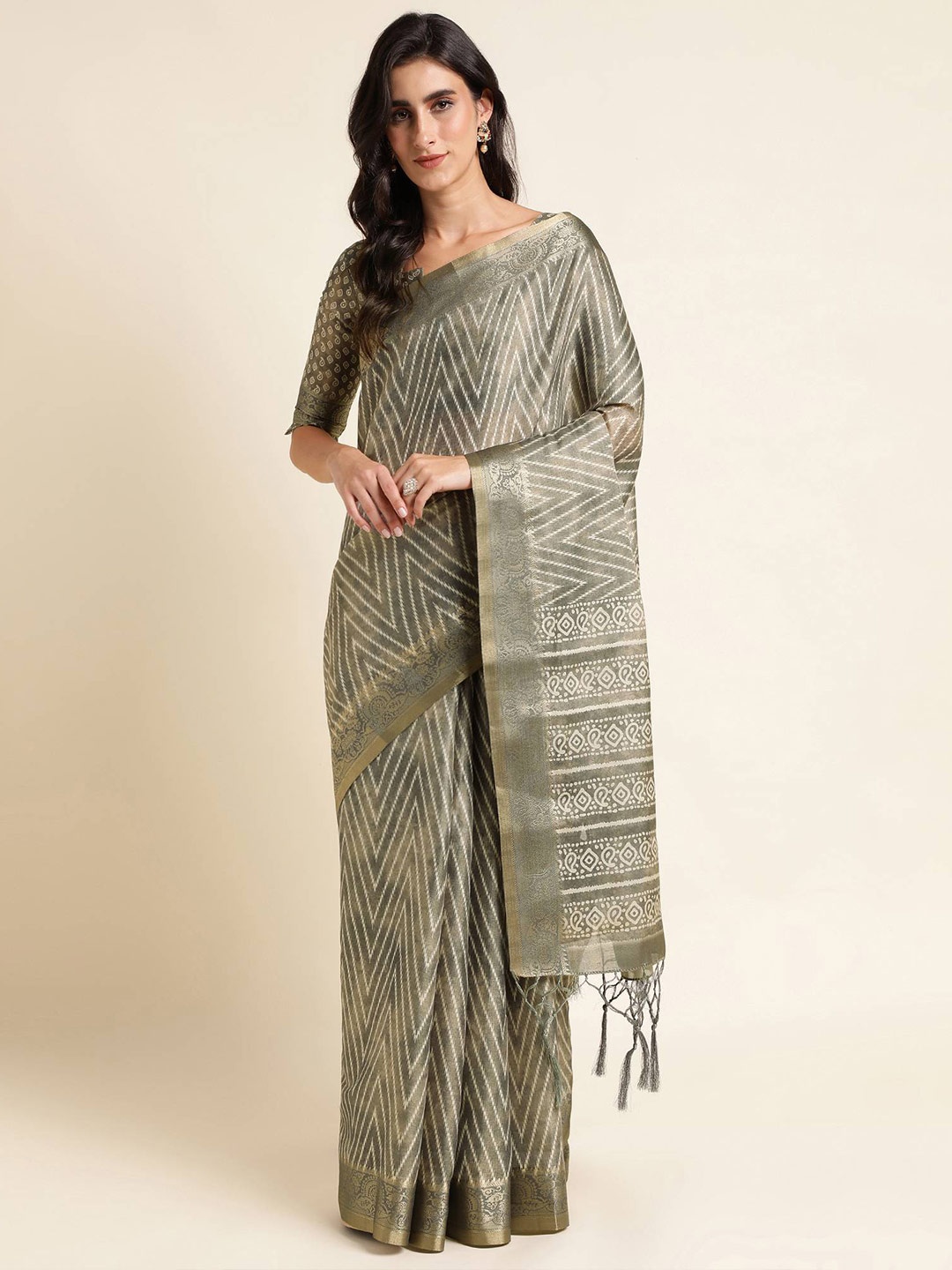 

Mitera Silver Toned Geometric Printed Zari Saree, Steel