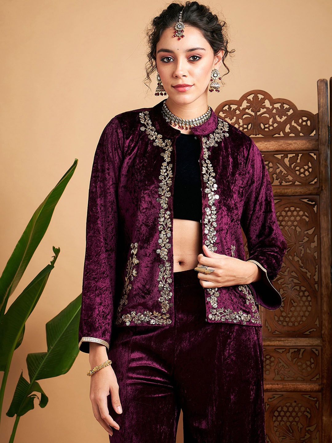 

Shae by SASSAFRAS Purple Floral Embroidered Detailed Crop Tailored Jacket