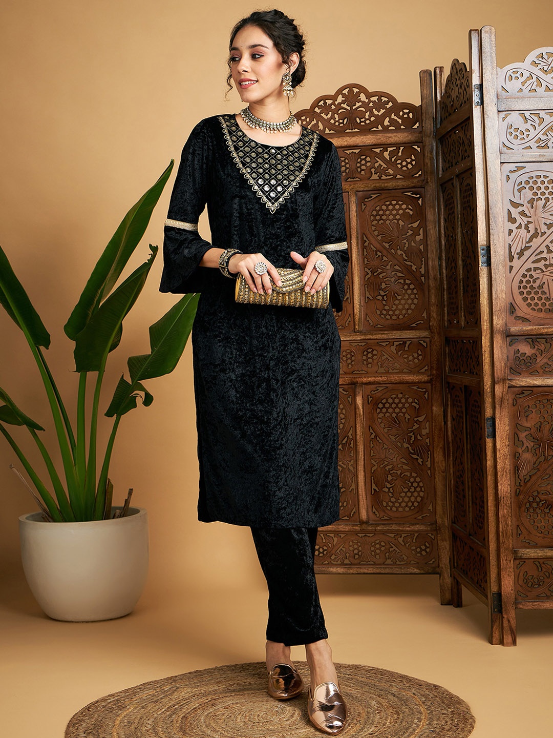 

Shae by SASSAFRAS Ethnic Motifs Embroidered Thread Work Bell Sleeves Velvet Kurta, Black